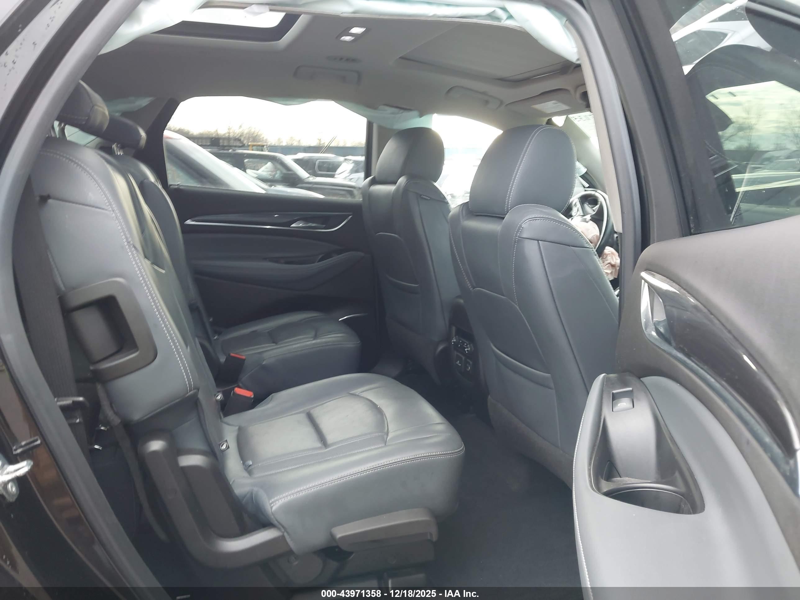 BUICK ENCLAVE image 8