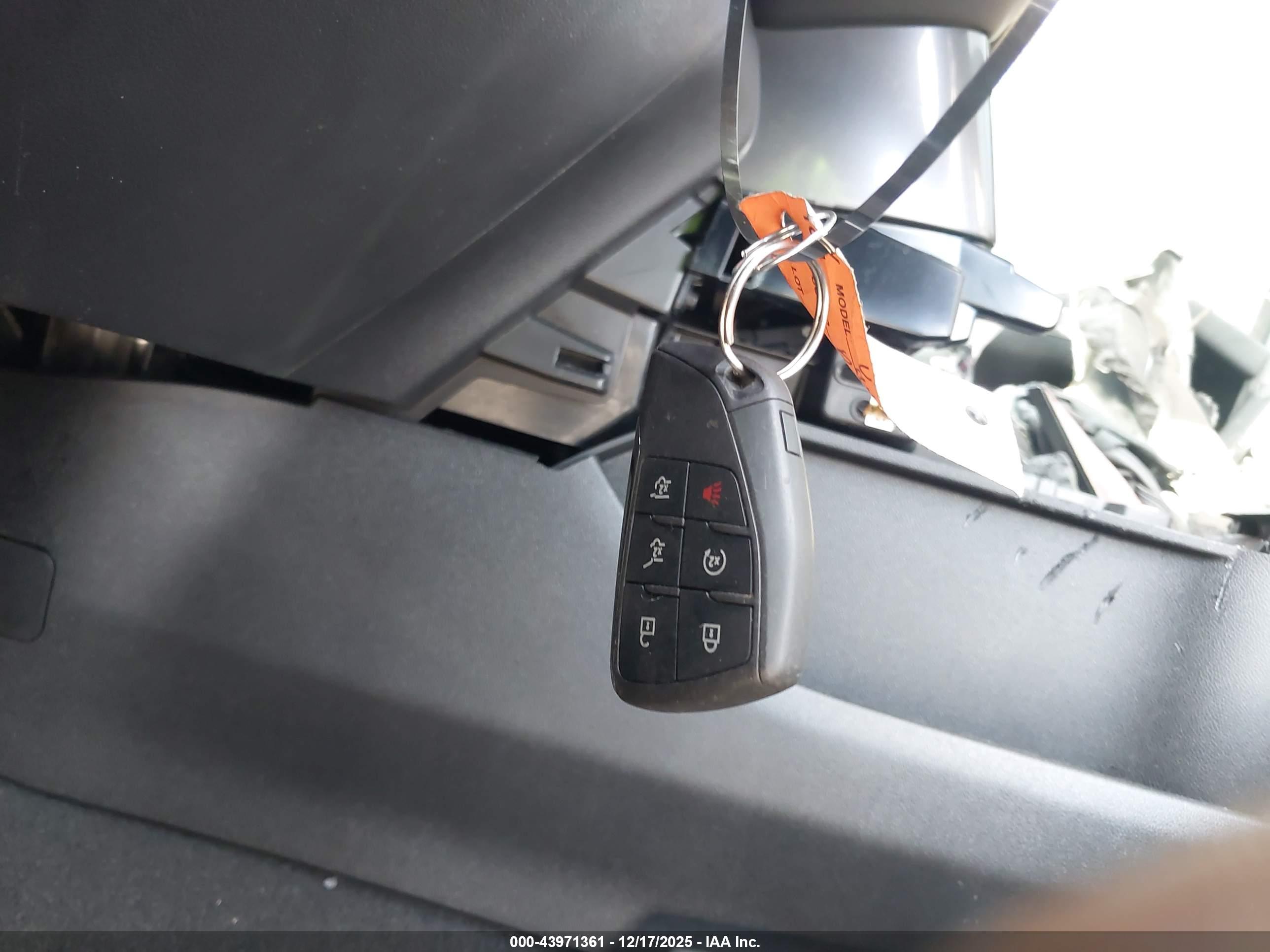 CHEVROLET TAHOE image 11