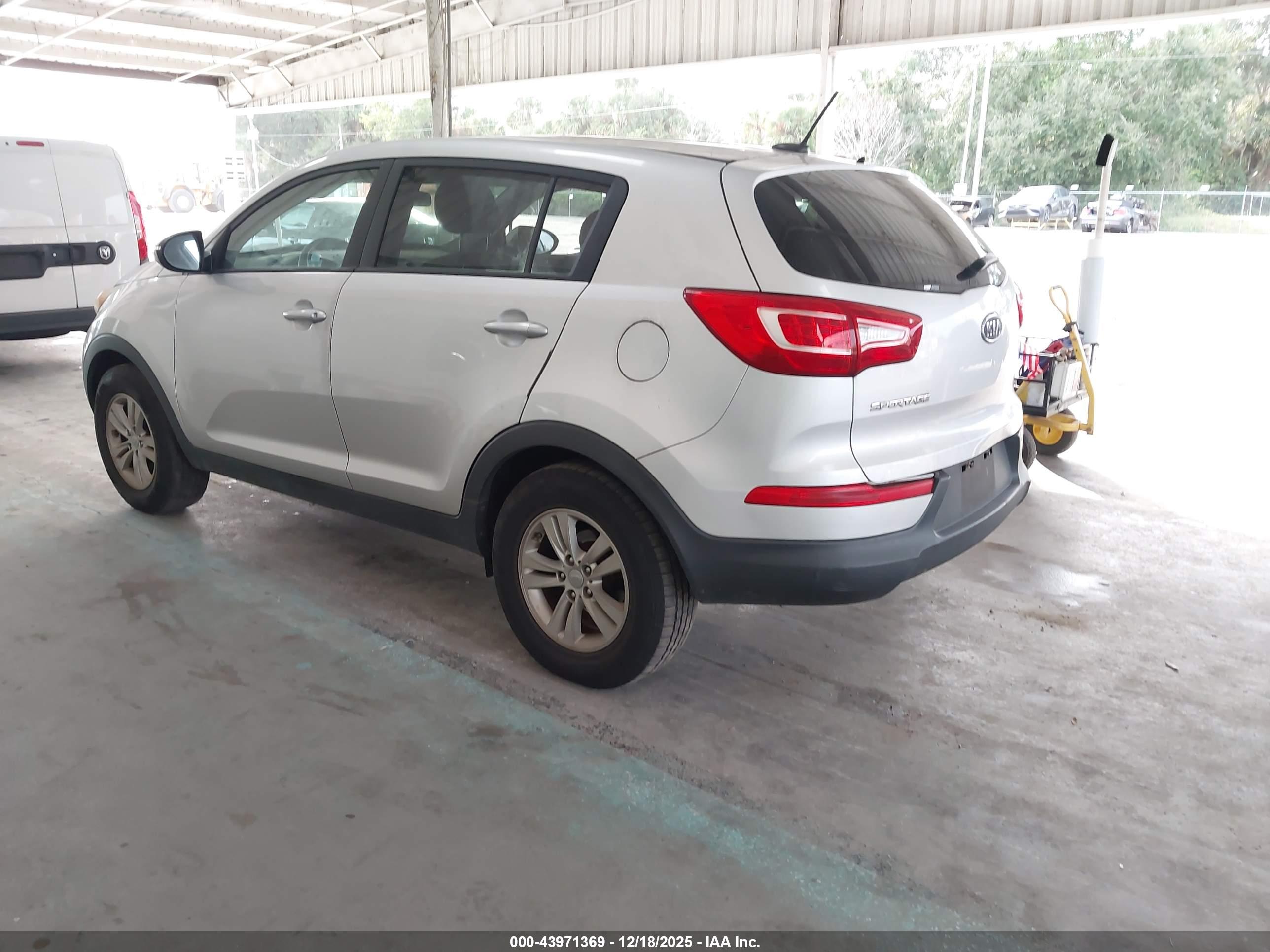 KIA SPORTAGE image 3