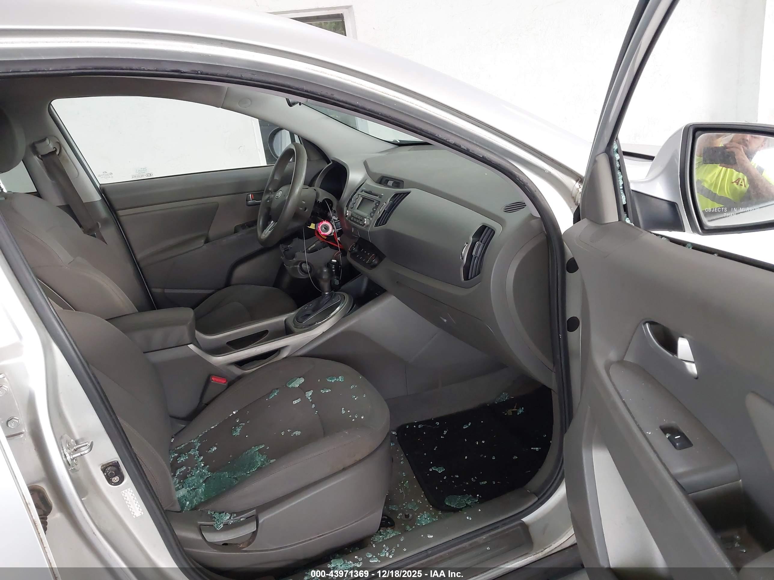KIA SPORTAGE image 5