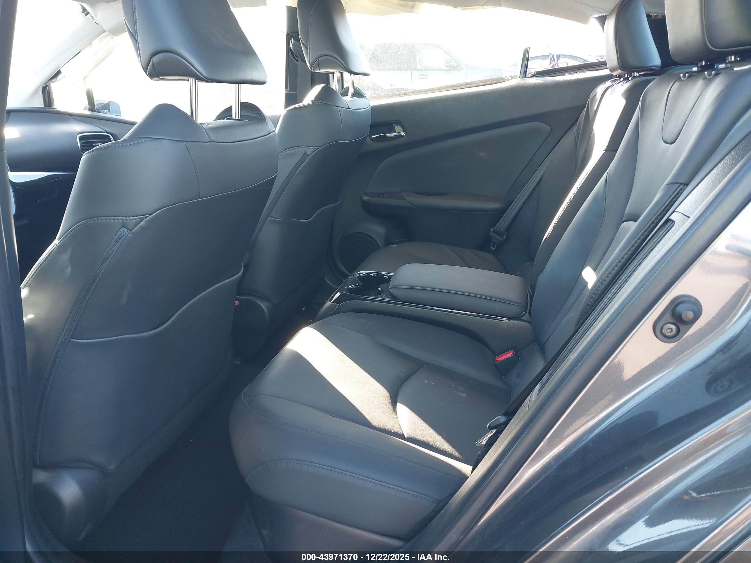 TOYOTA PRIUS image 8