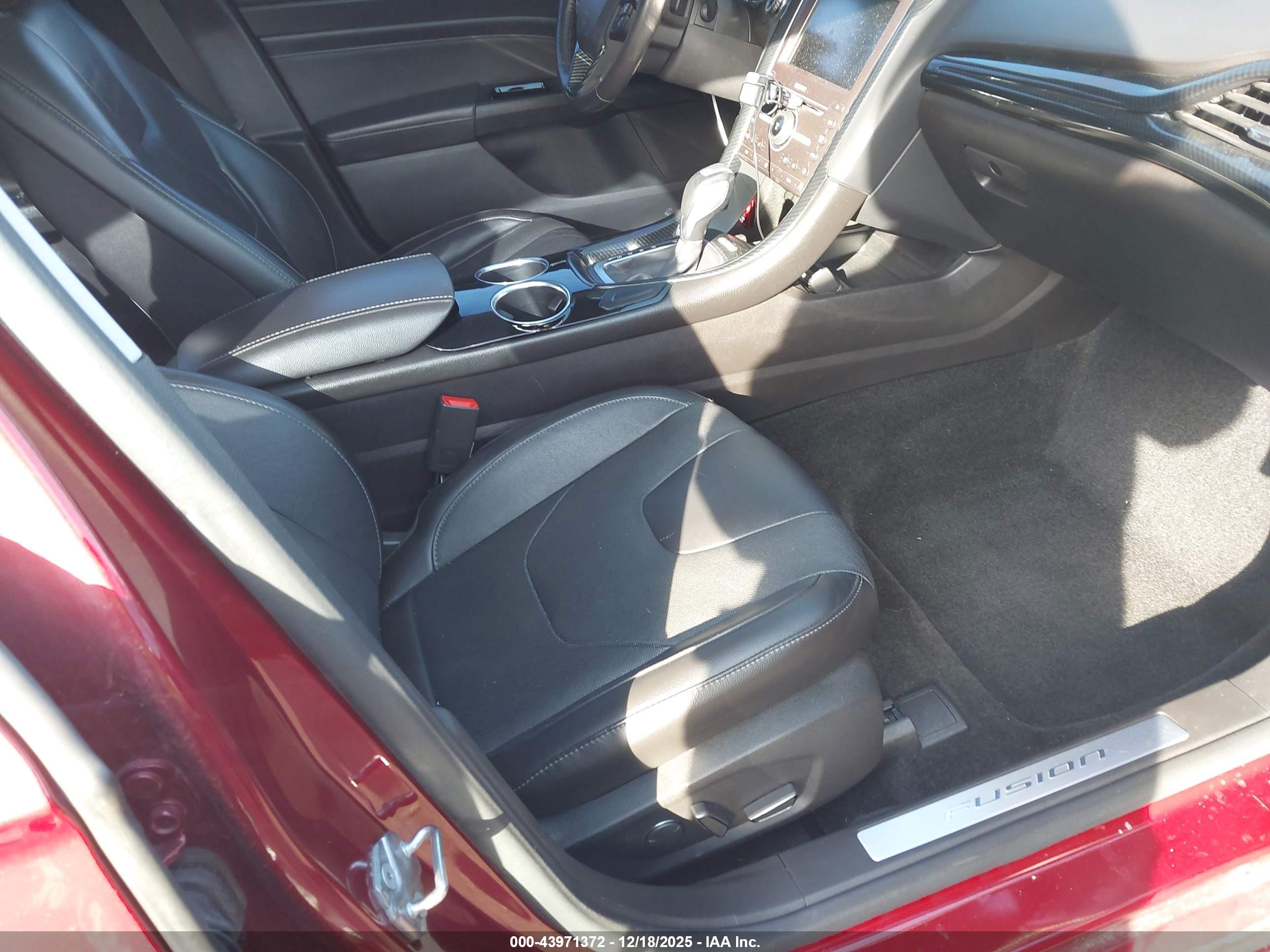 FORD FUSION image 5