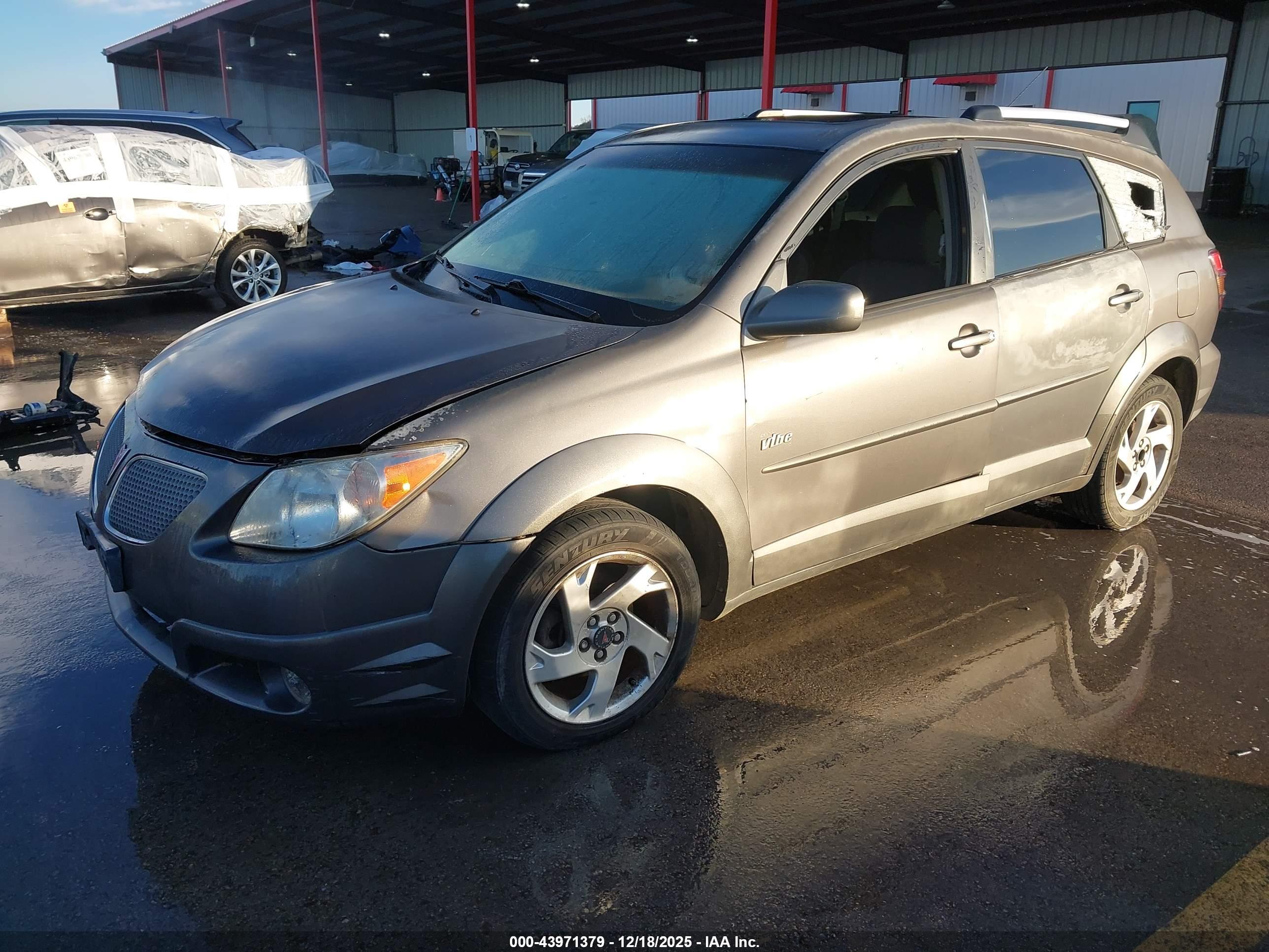 PONTIAC VIBE image 2