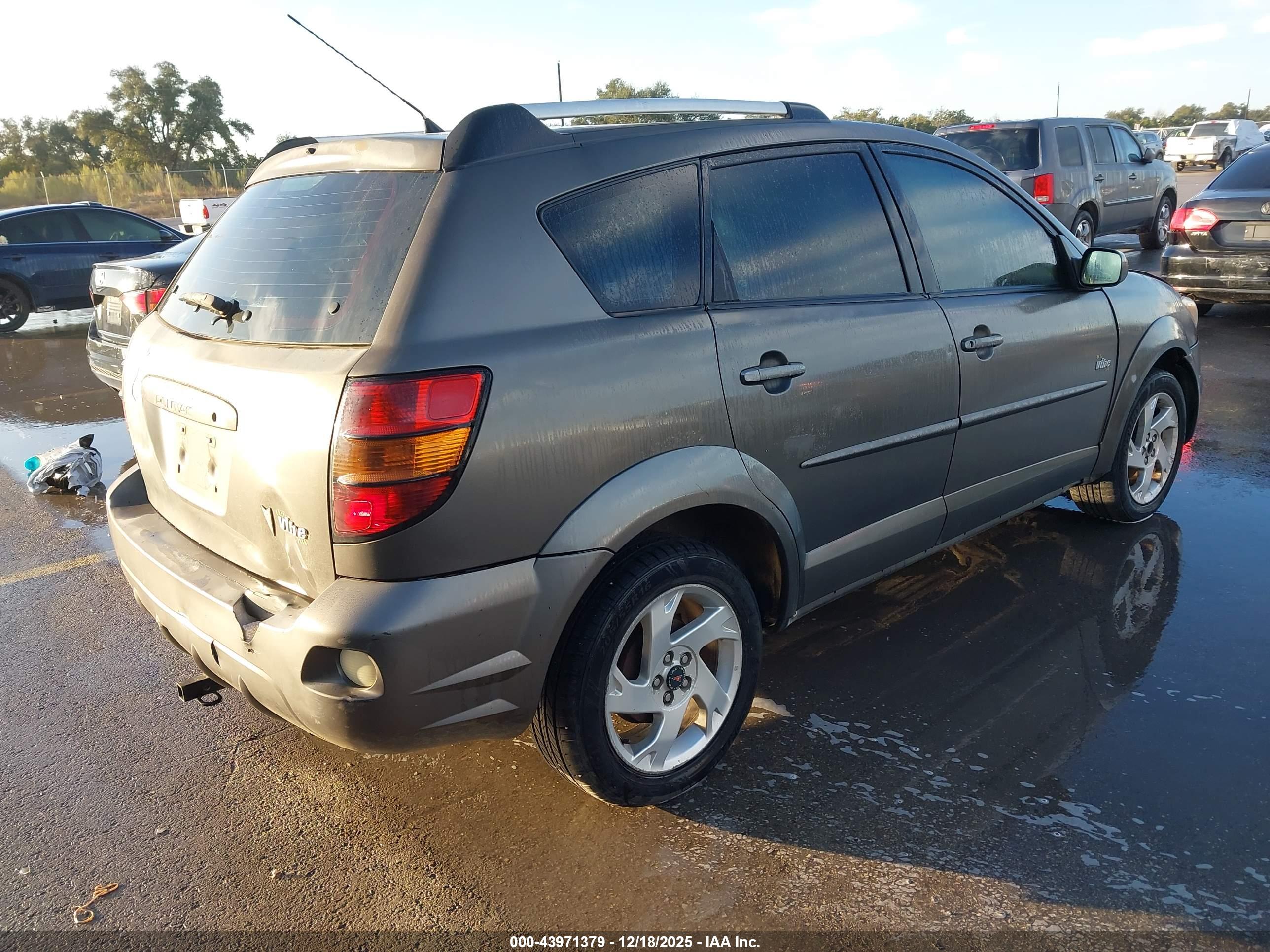 PONTIAC VIBE image 4