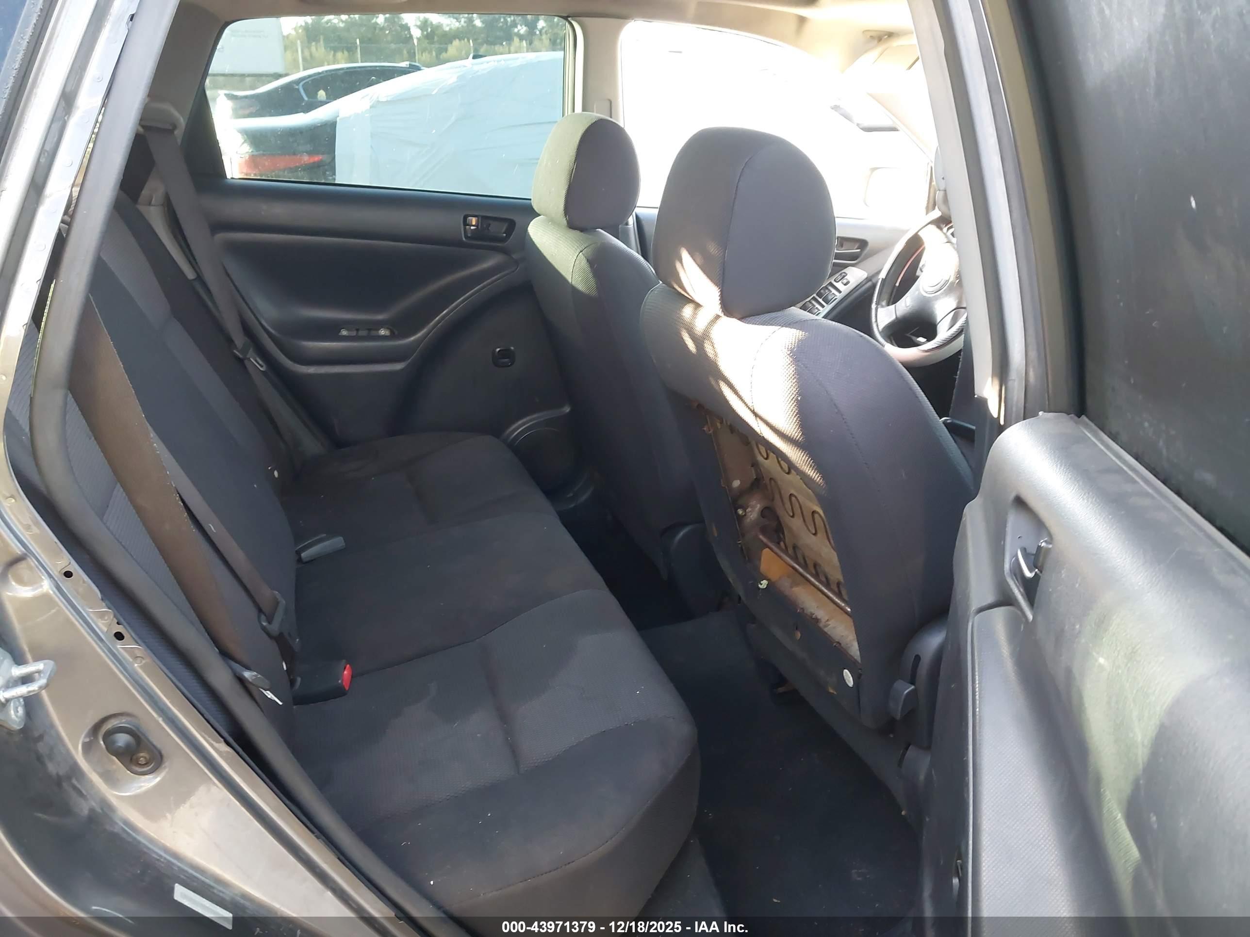 PONTIAC VIBE image 8