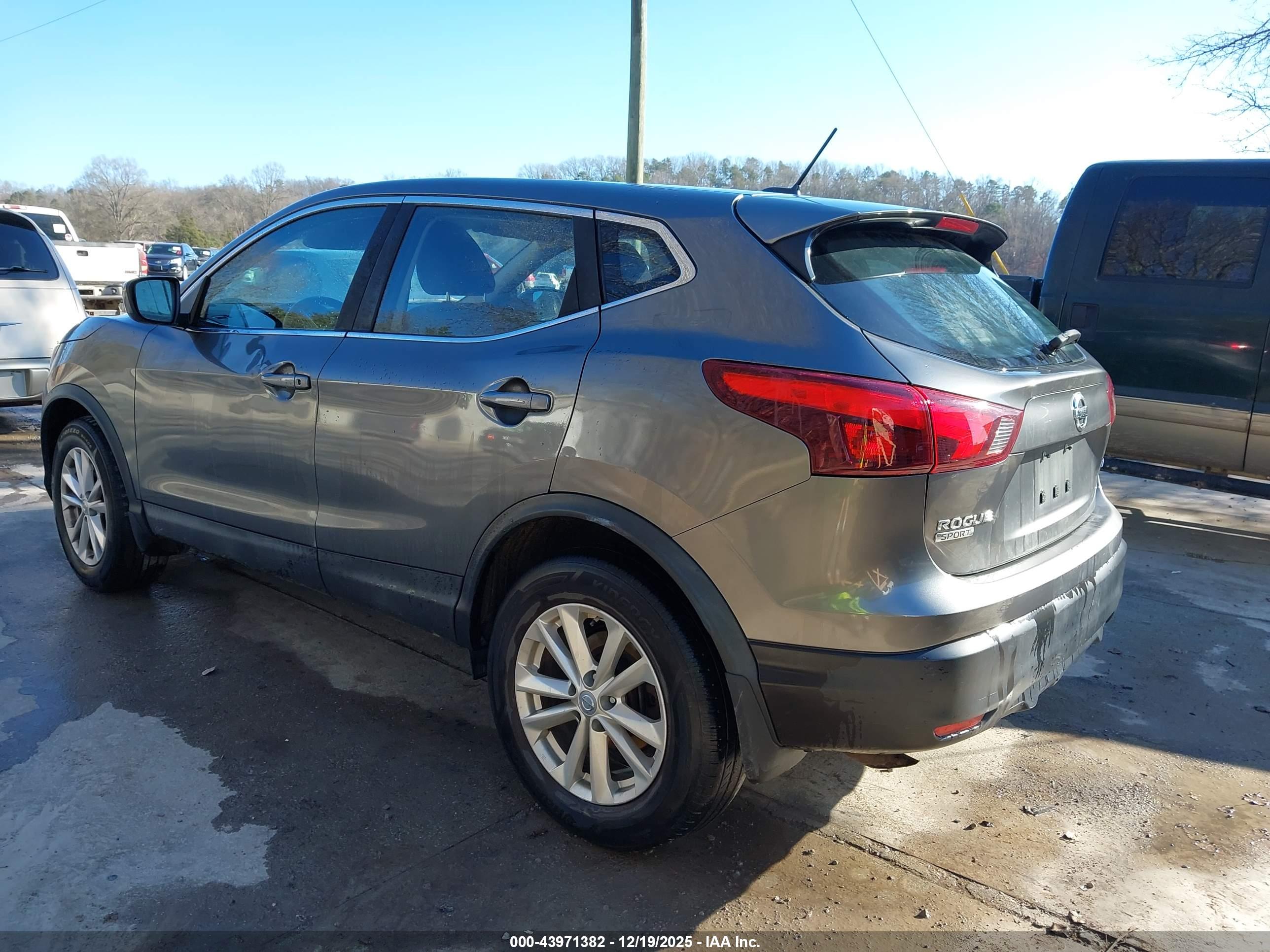 NISSAN ROGUE image 3