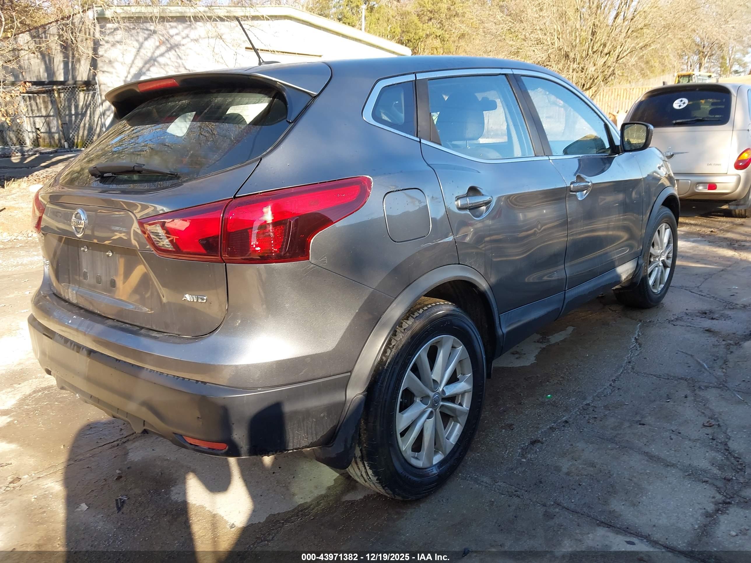 NISSAN ROGUE image 4