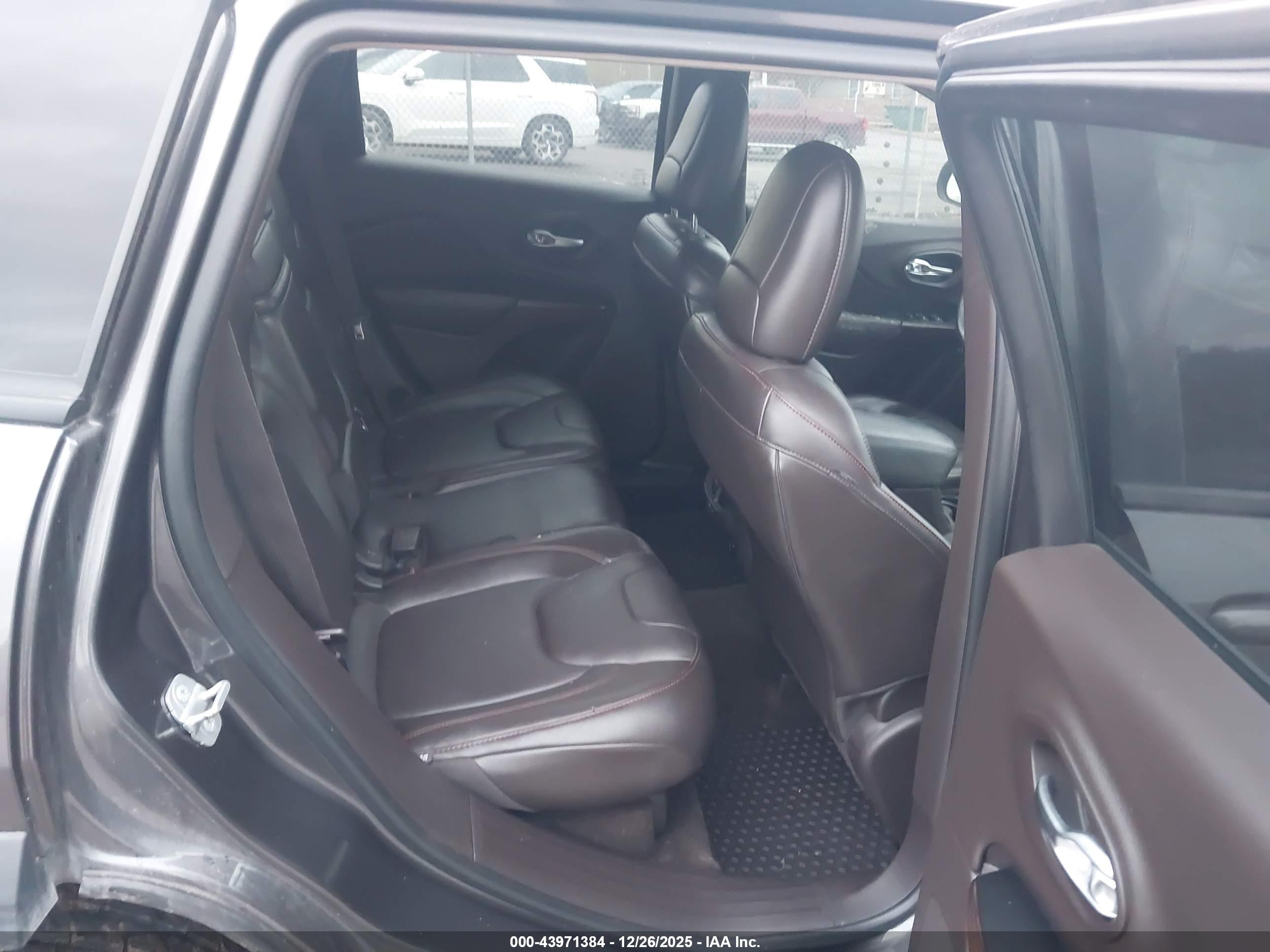 JEEP CHEROKEE image 8