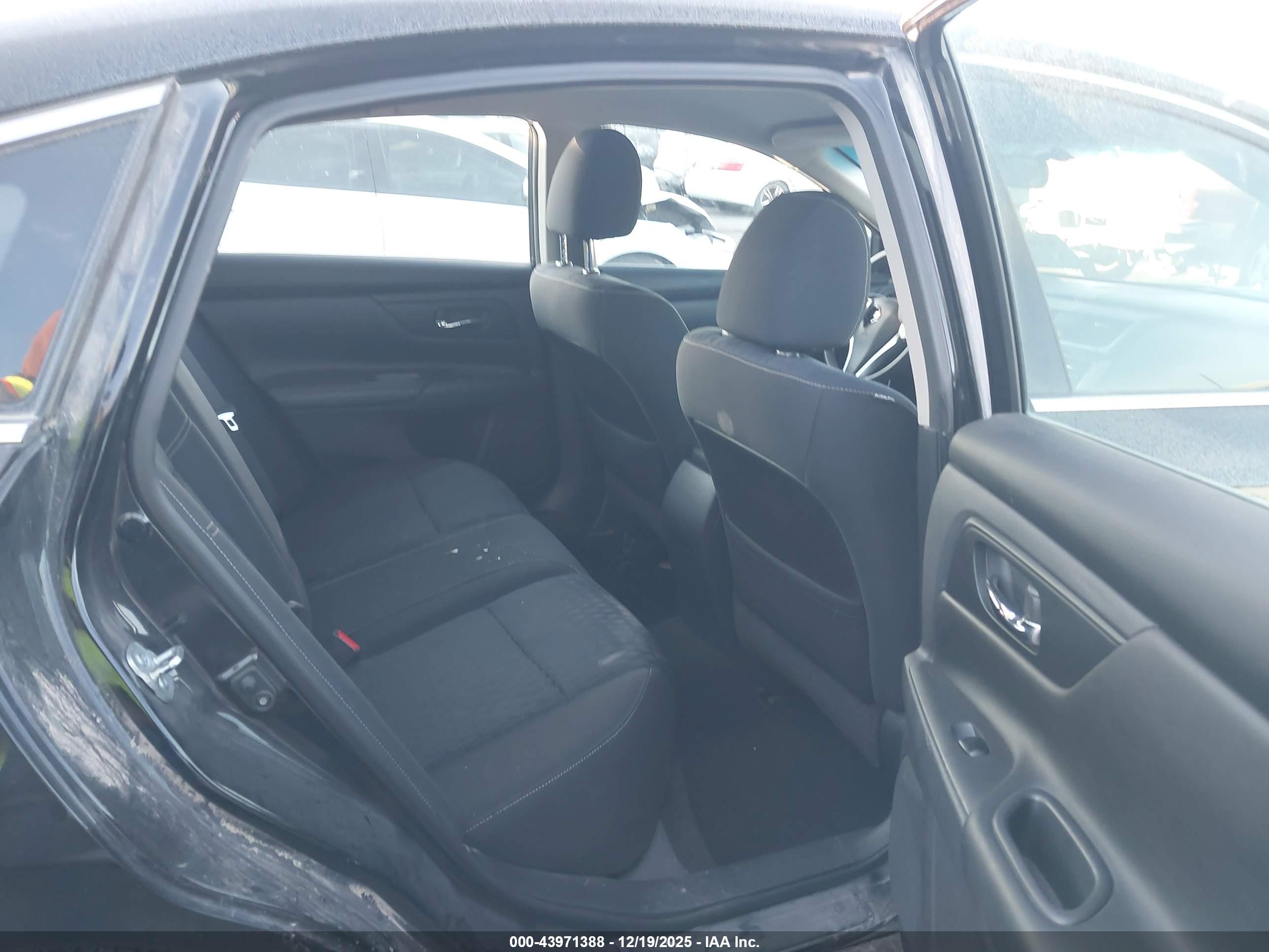 NISSAN ALTIMA image 8