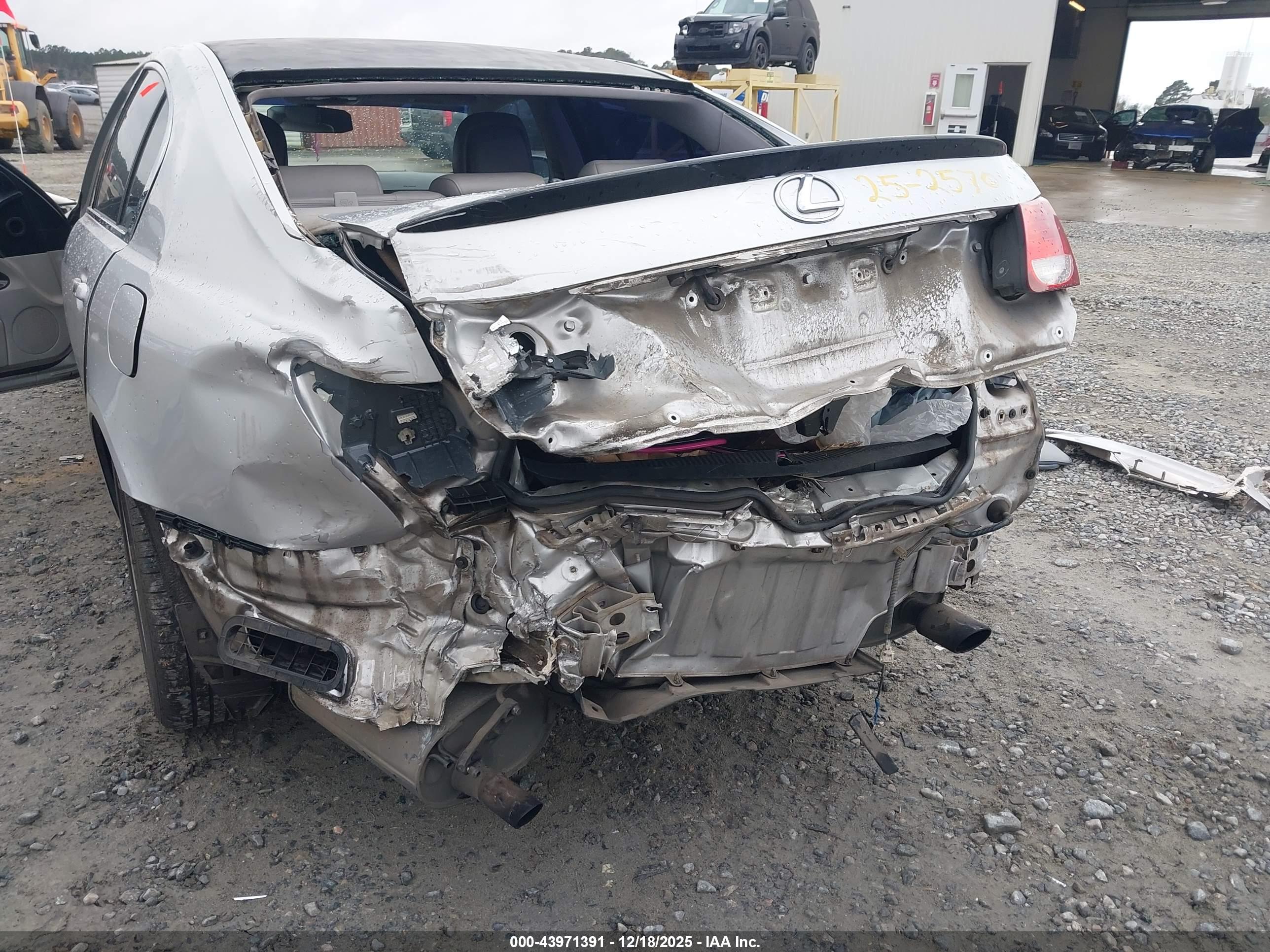 LEXUS GS image 6