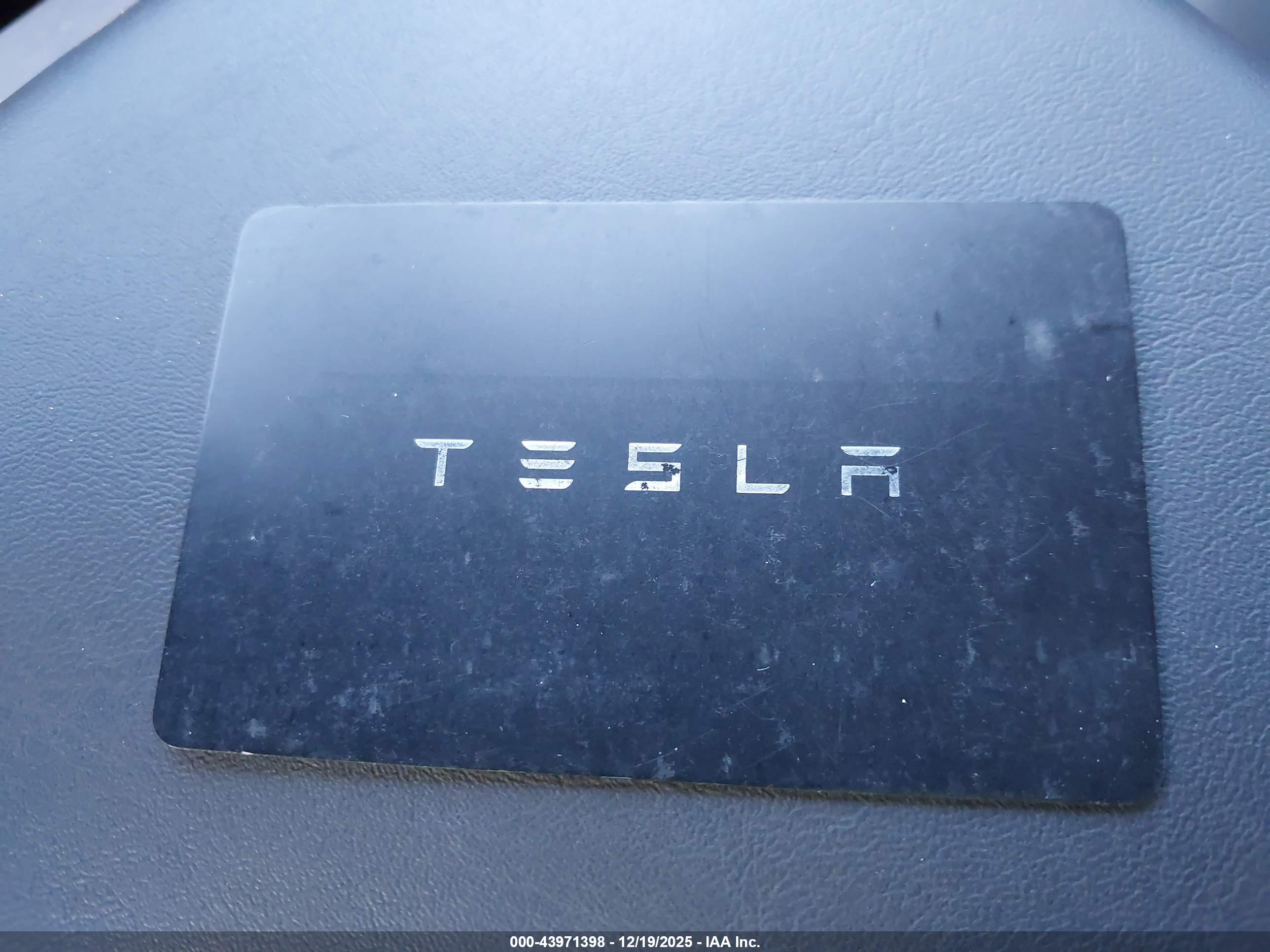 TESLA MODEL image 11