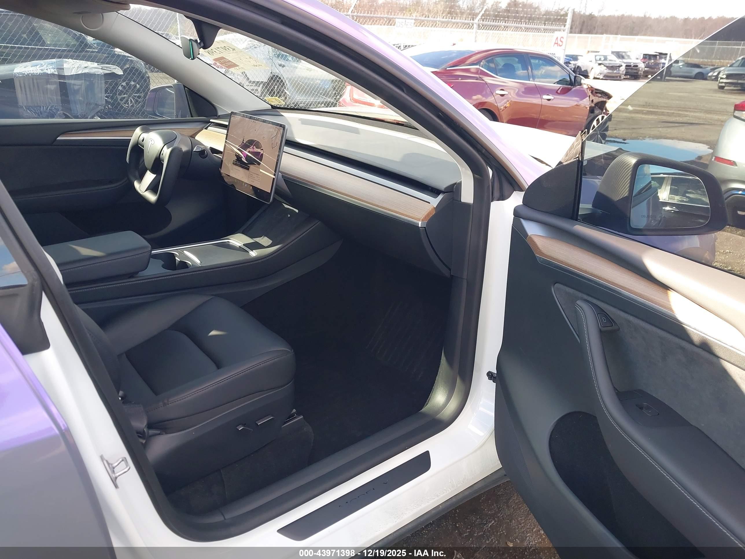 TESLA MODEL image 5