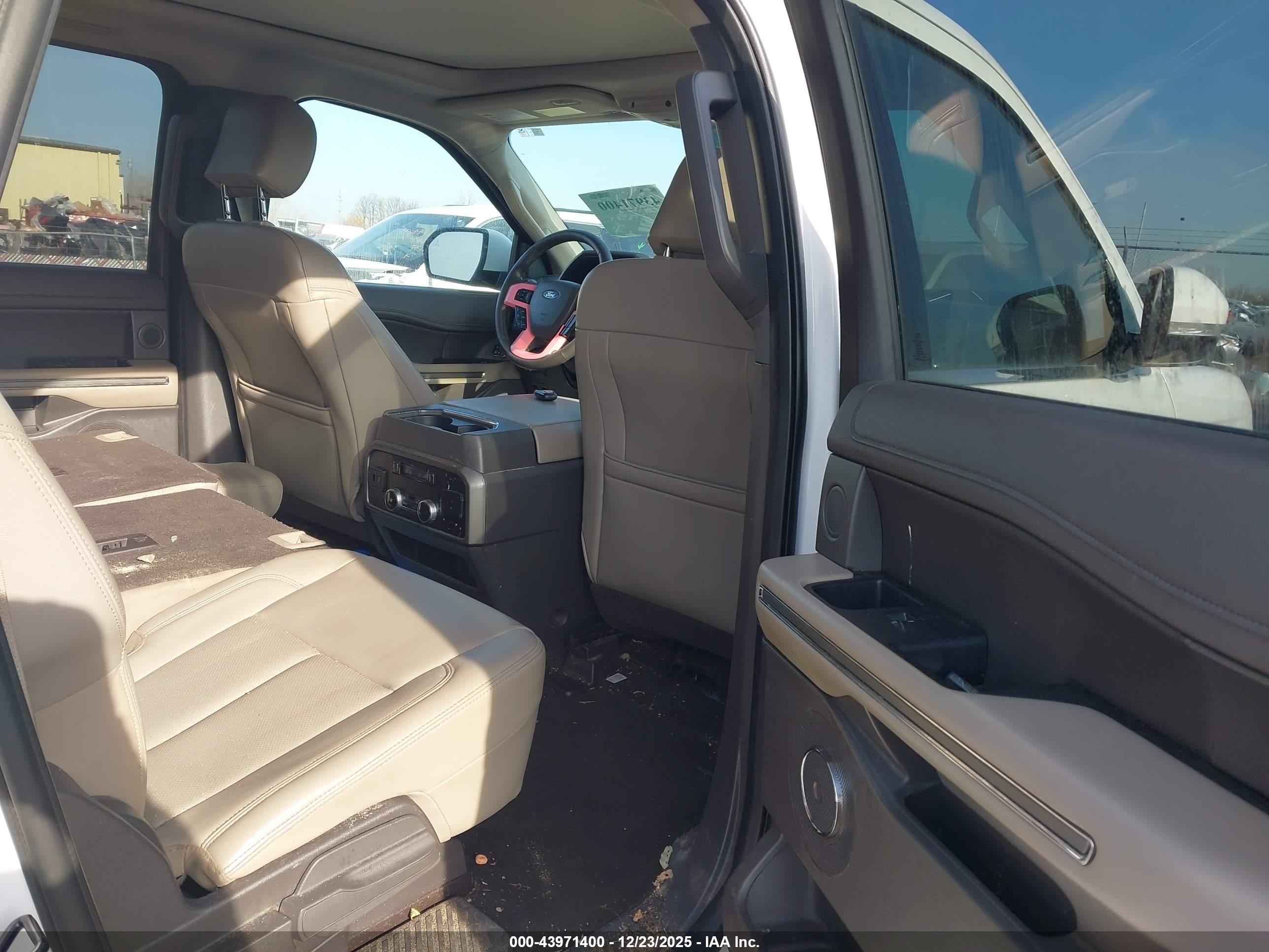 FORD EXPEDITION image 8