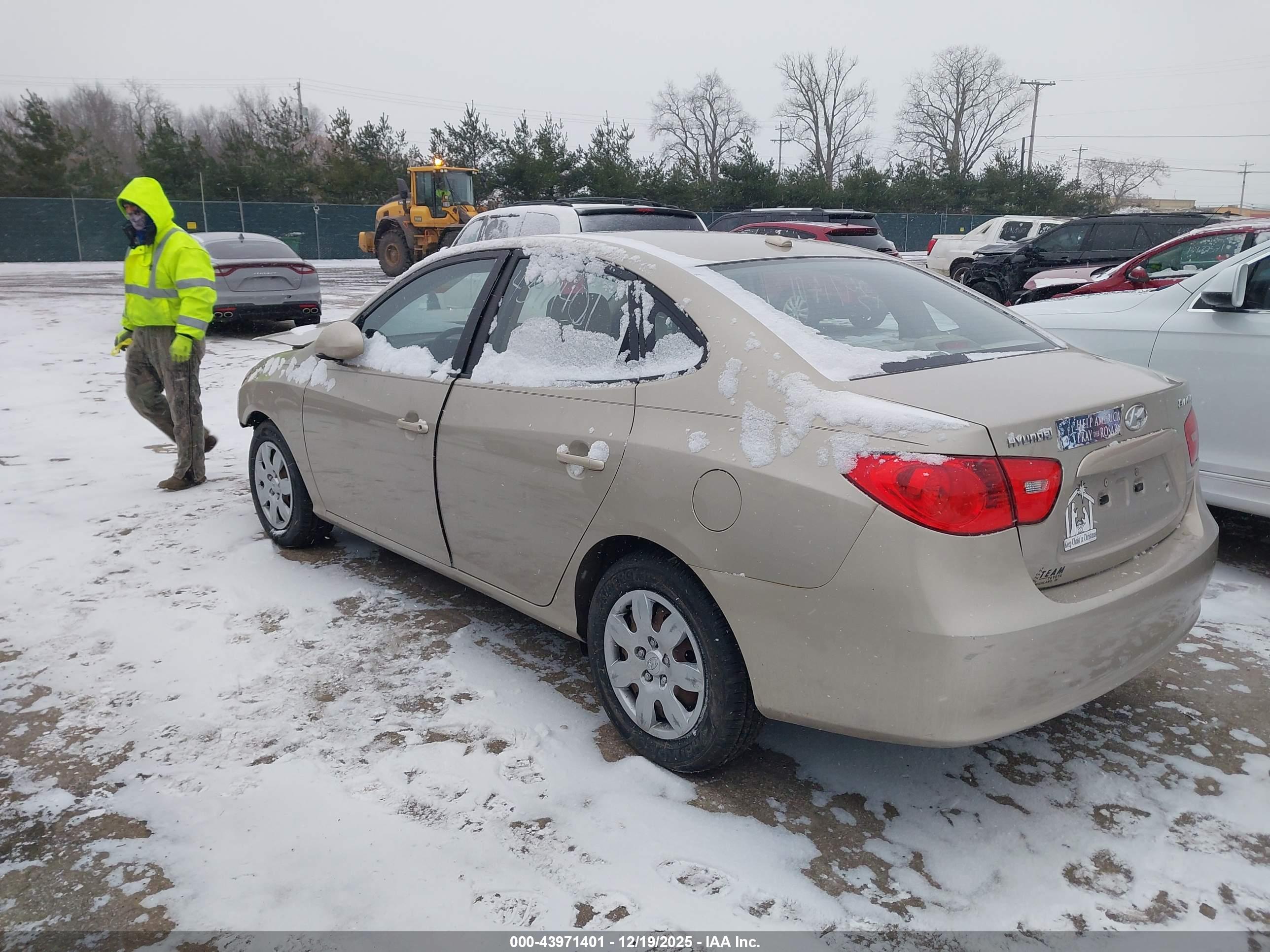 HYUNDAI ELANTRA image 3