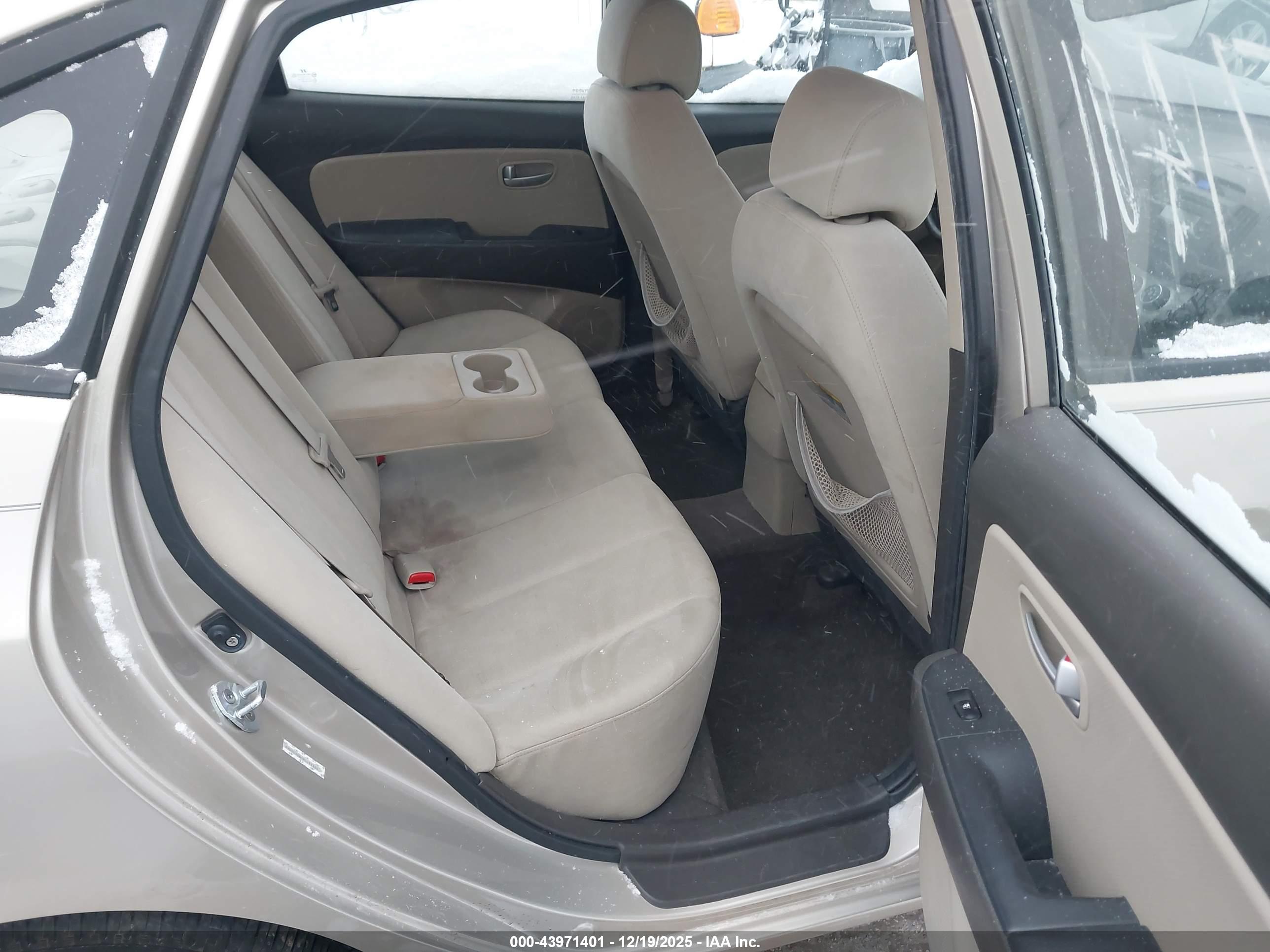 HYUNDAI ELANTRA image 8