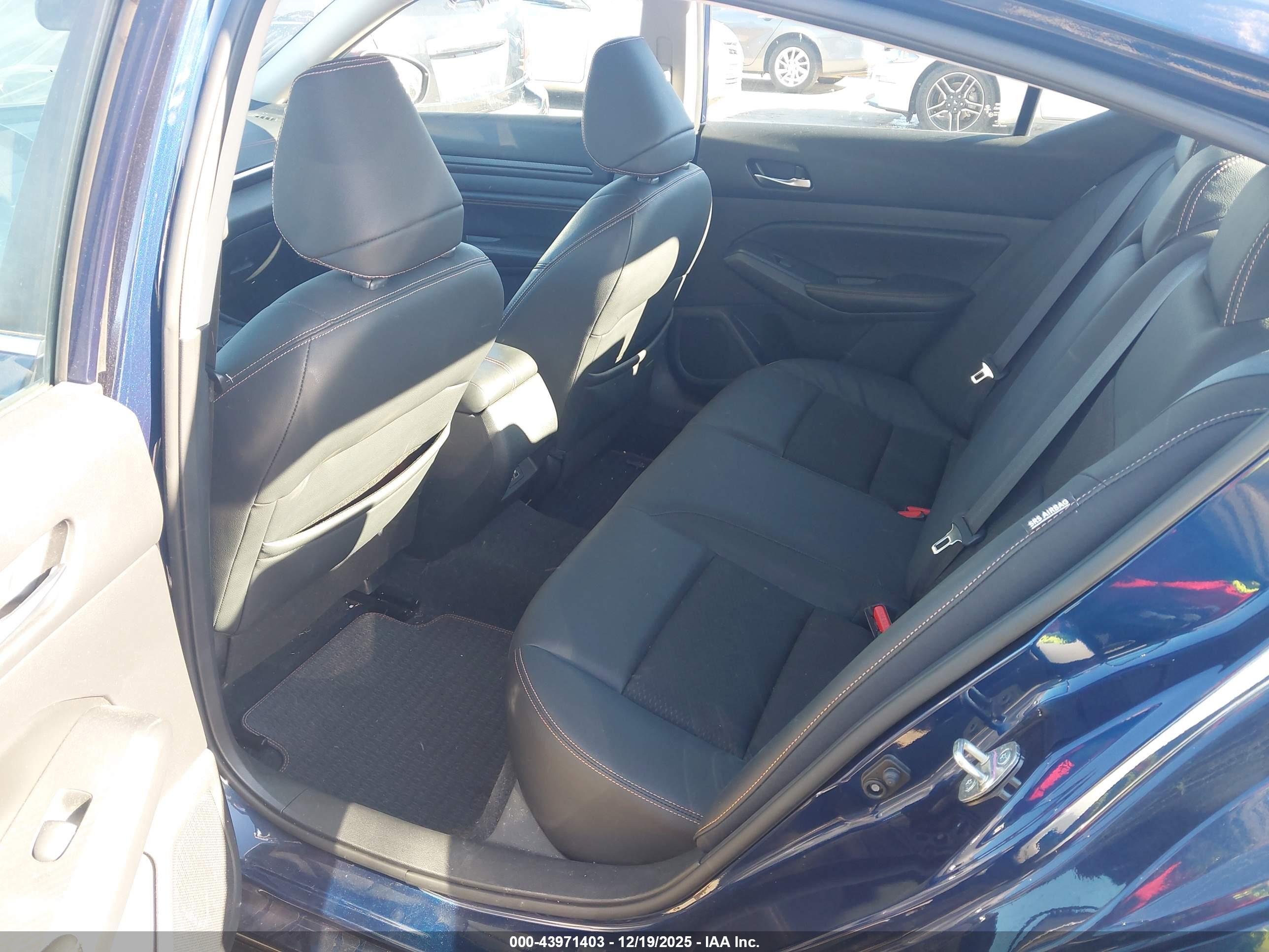 NISSAN ALTIMA image 8