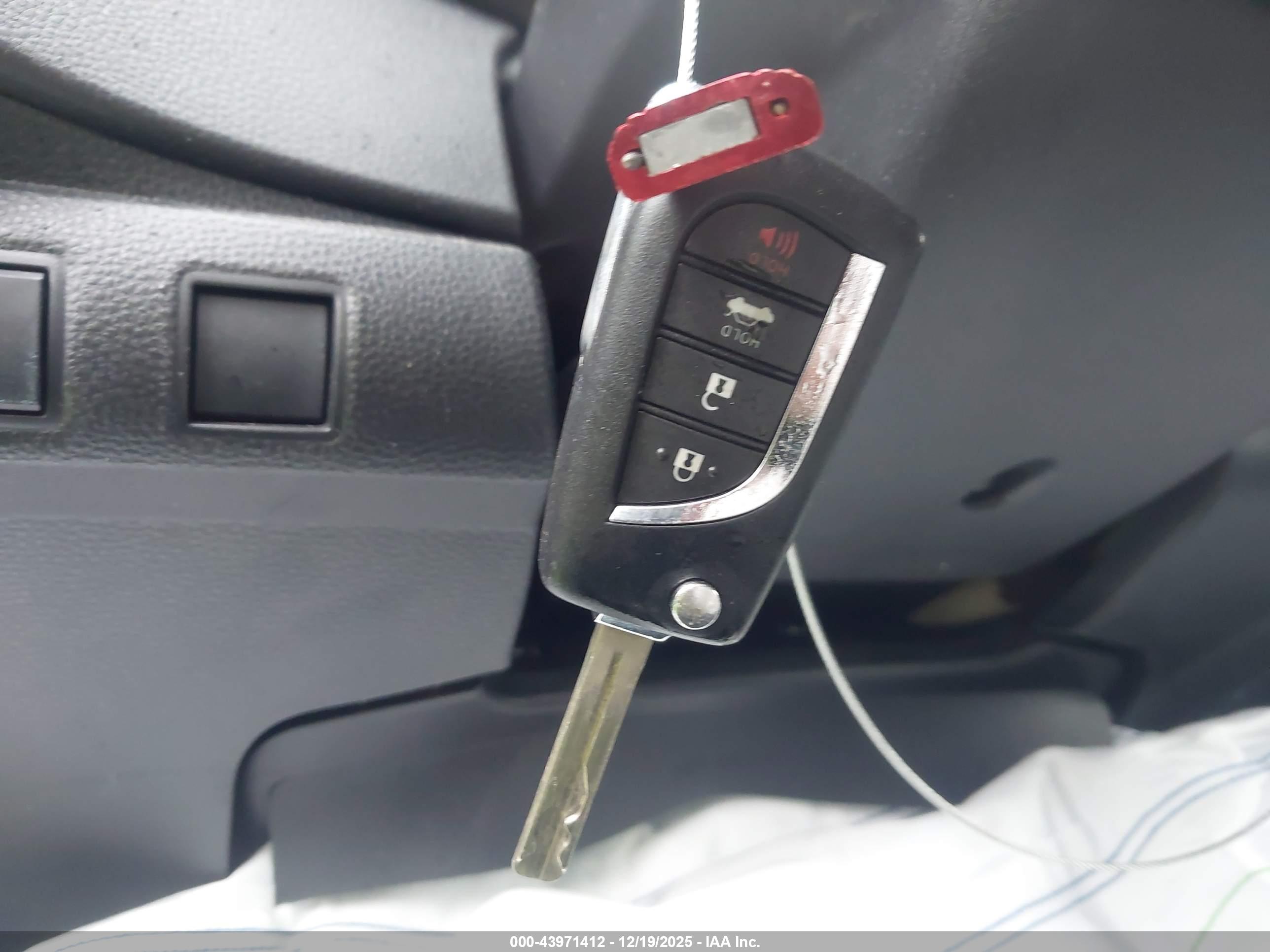 TOYOTA COROLLA image 11