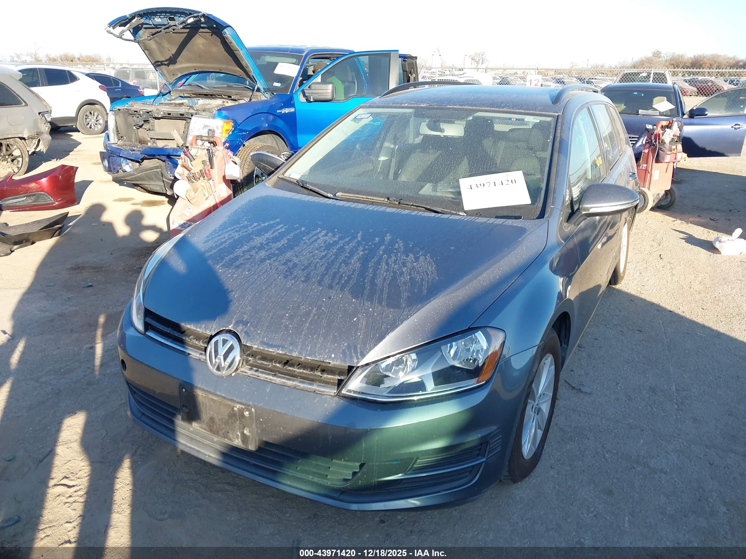 VOLKSWAGEN GOLF image 2