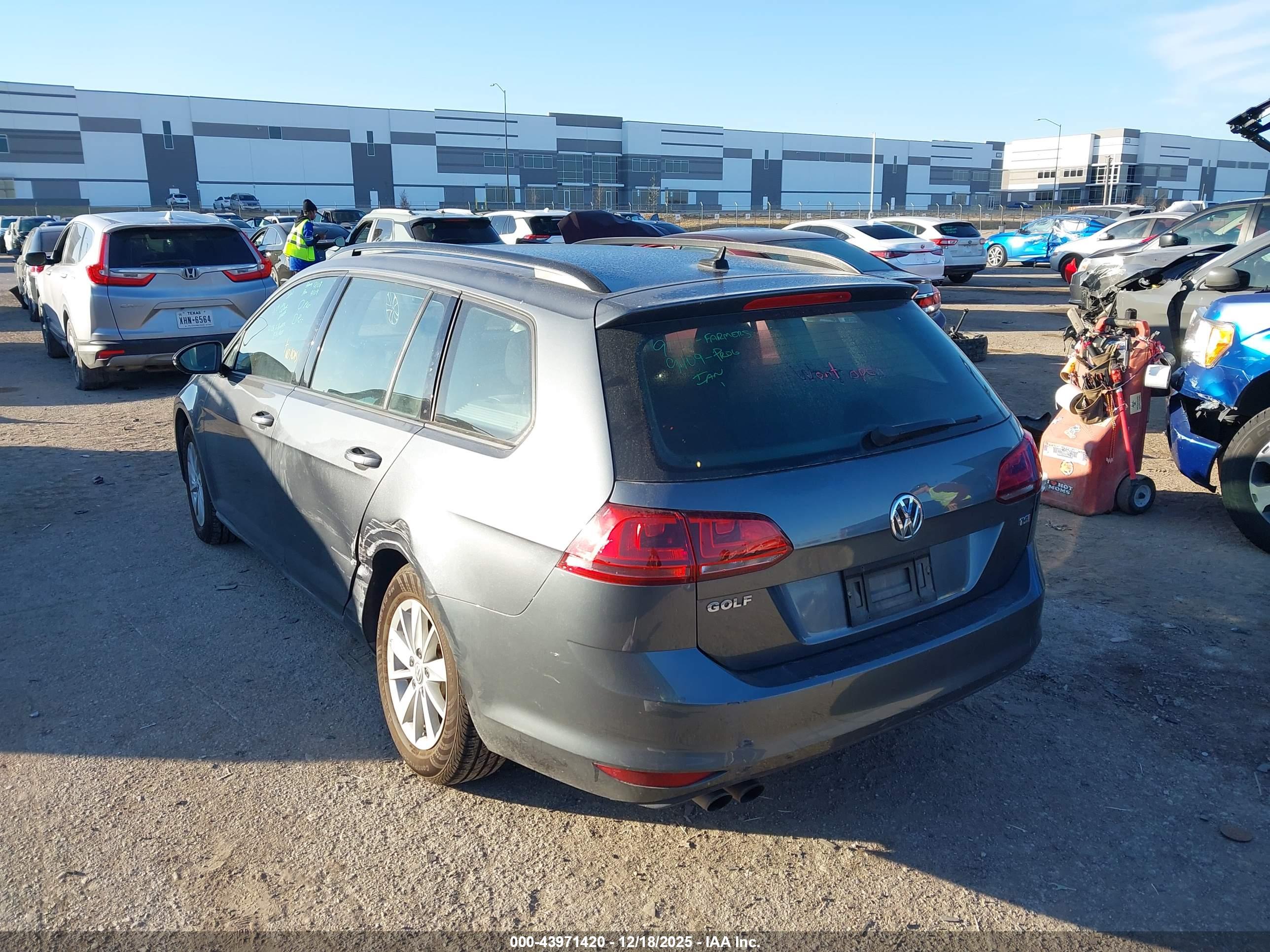 VOLKSWAGEN GOLF image 3