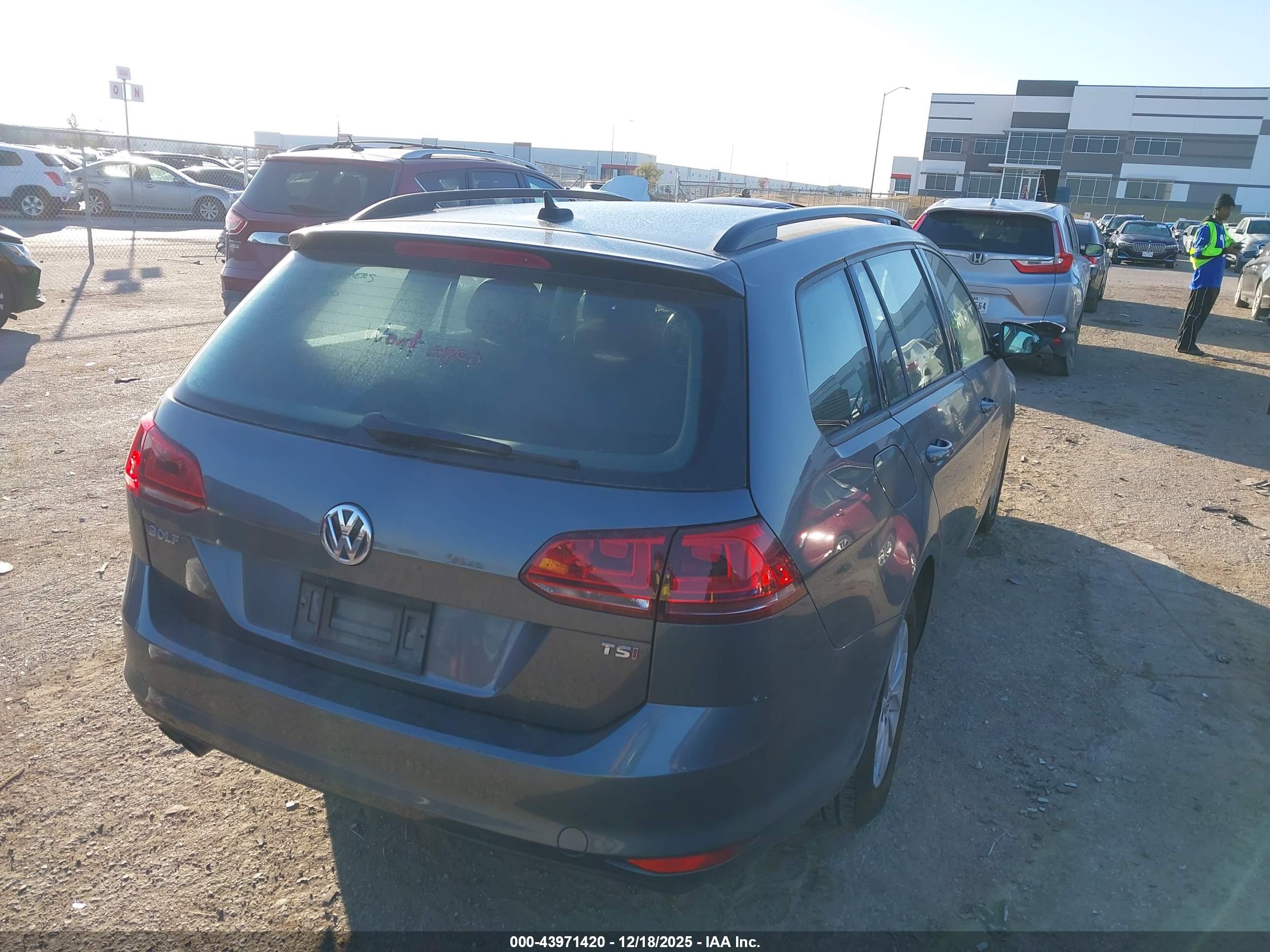 VOLKSWAGEN GOLF image 4