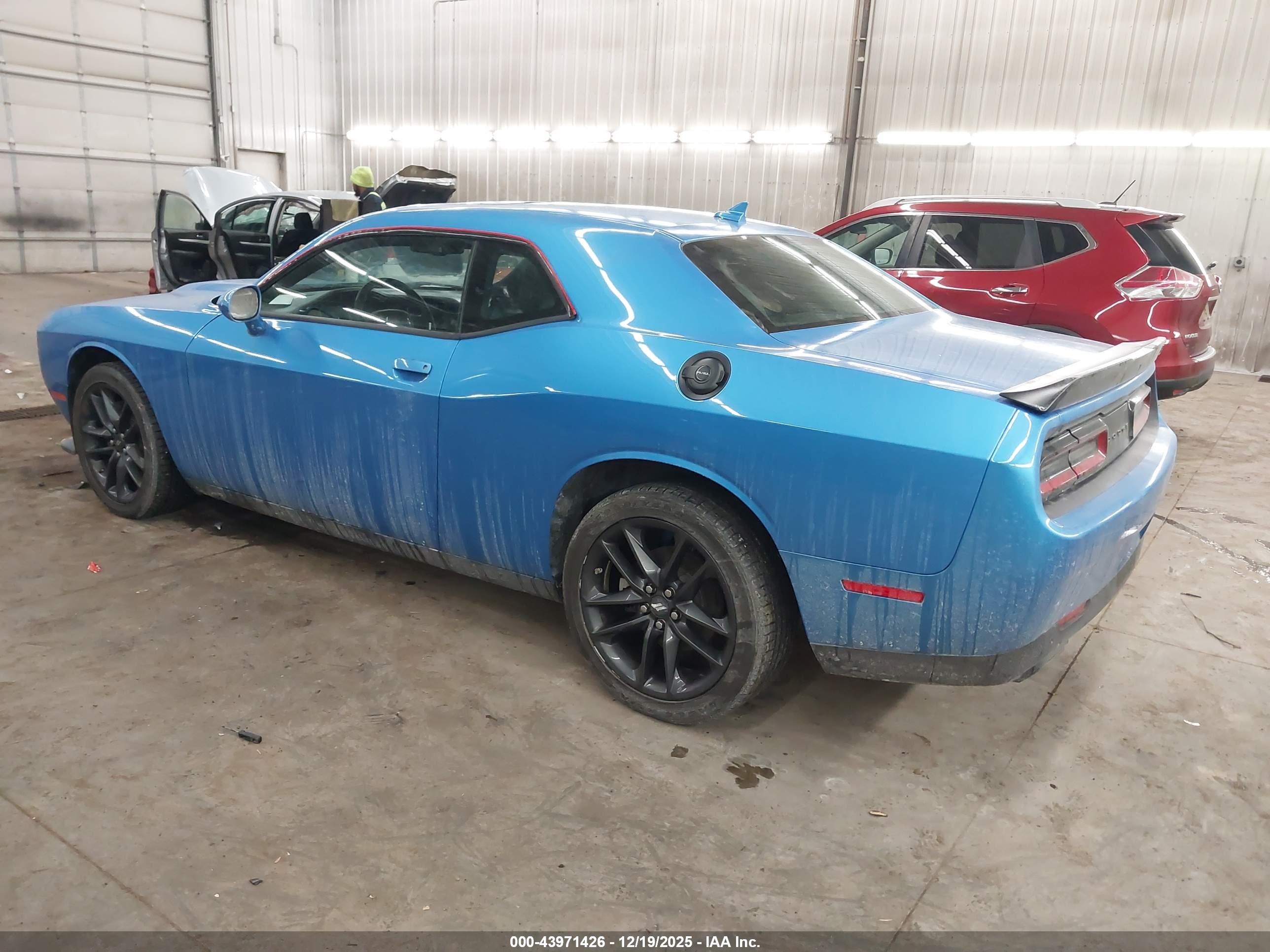 DODGE CHALLENGER image 3