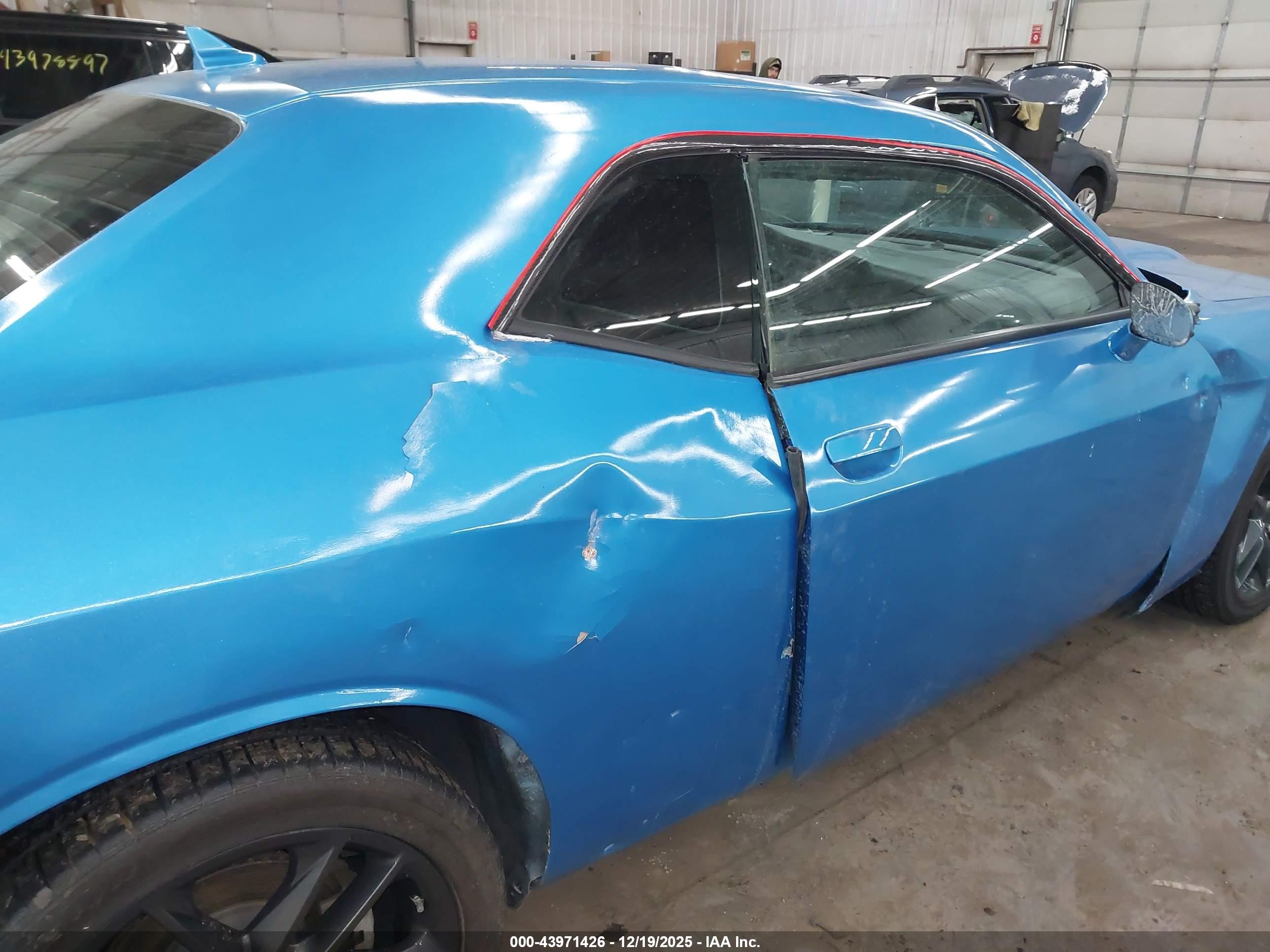 DODGE CHALLENGER image 6