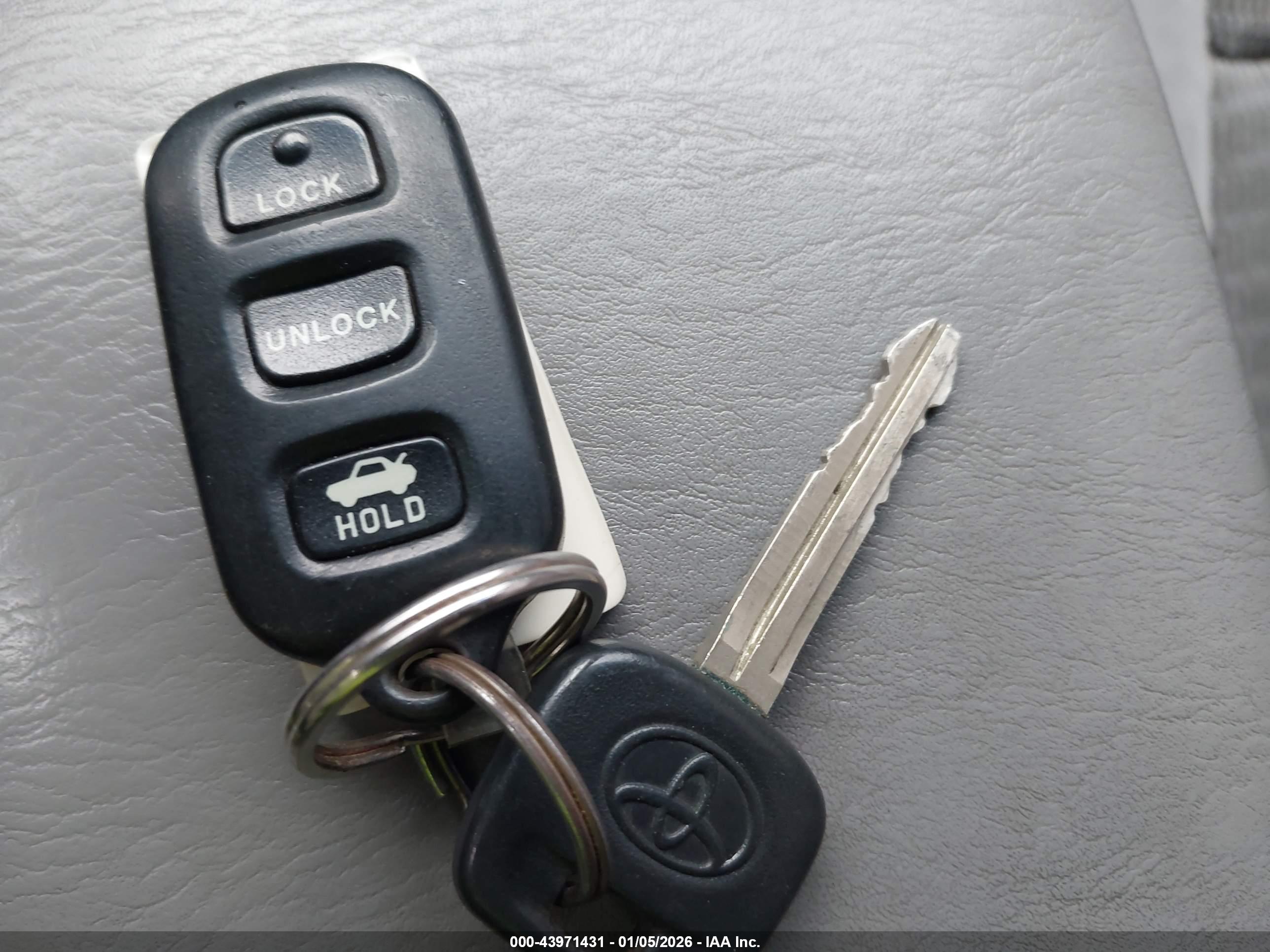 TOYOTA CAMRY image 11