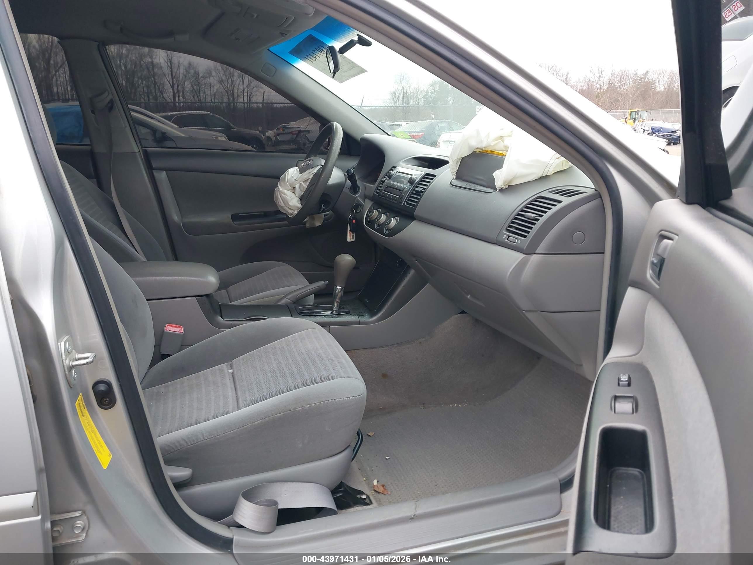 TOYOTA CAMRY image 5