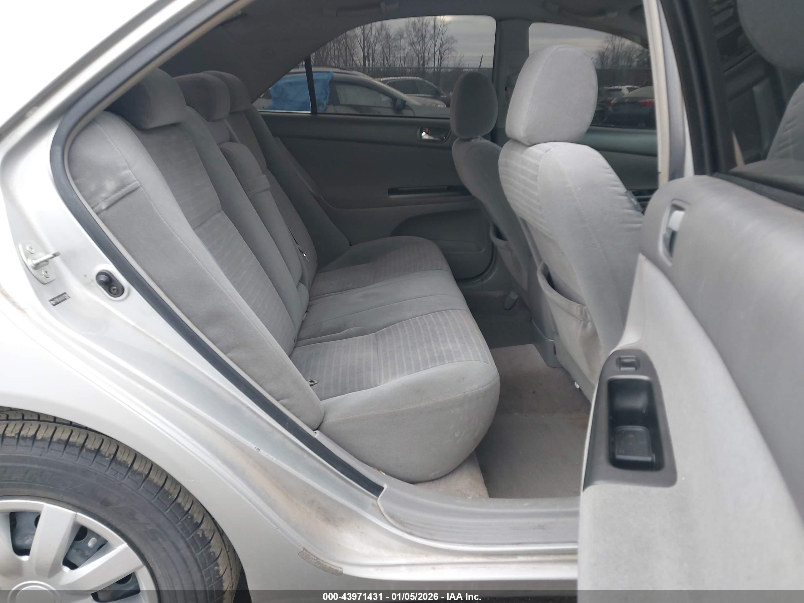 TOYOTA CAMRY image 8