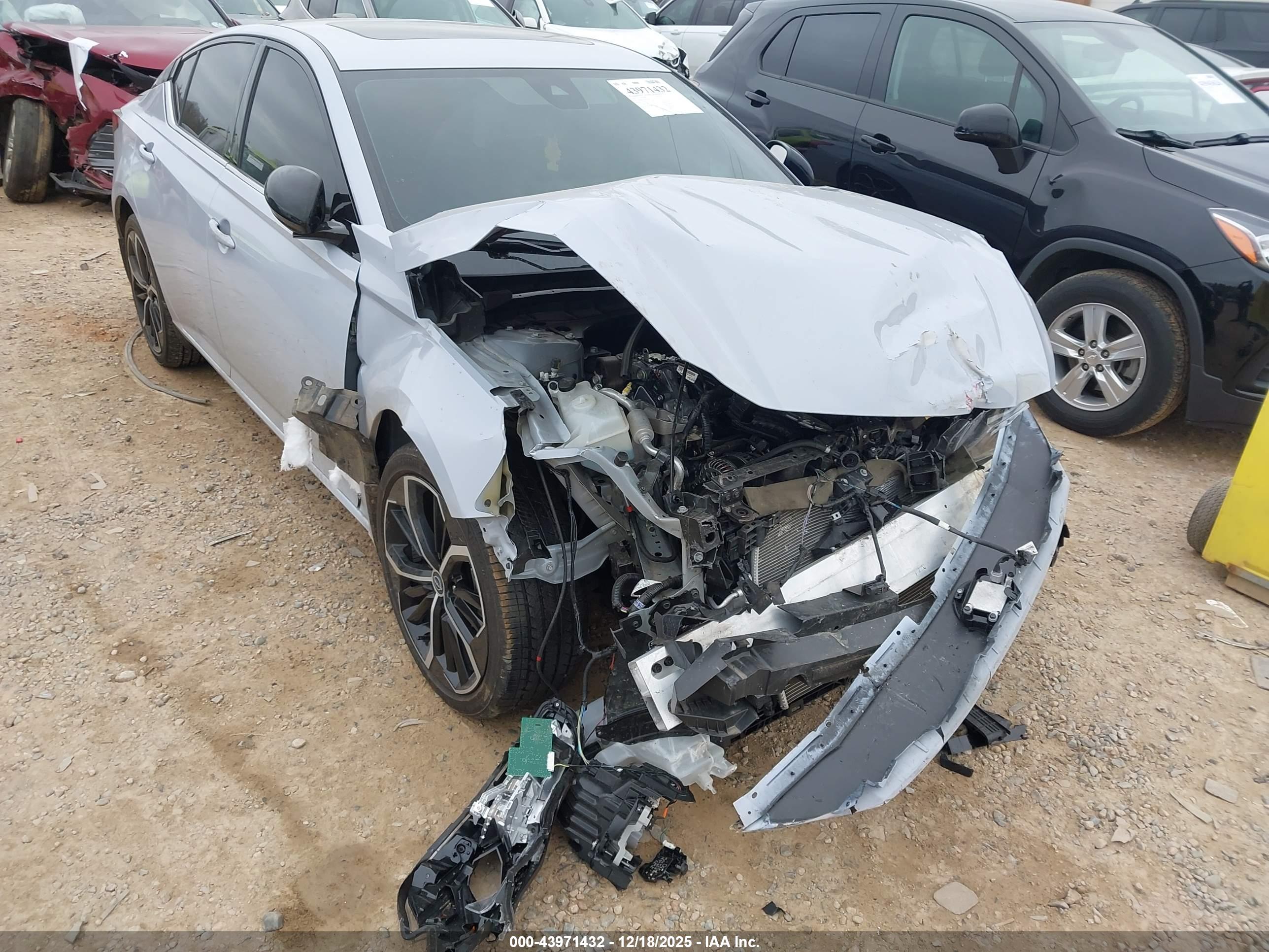 NISSAN ALTIMA image 6