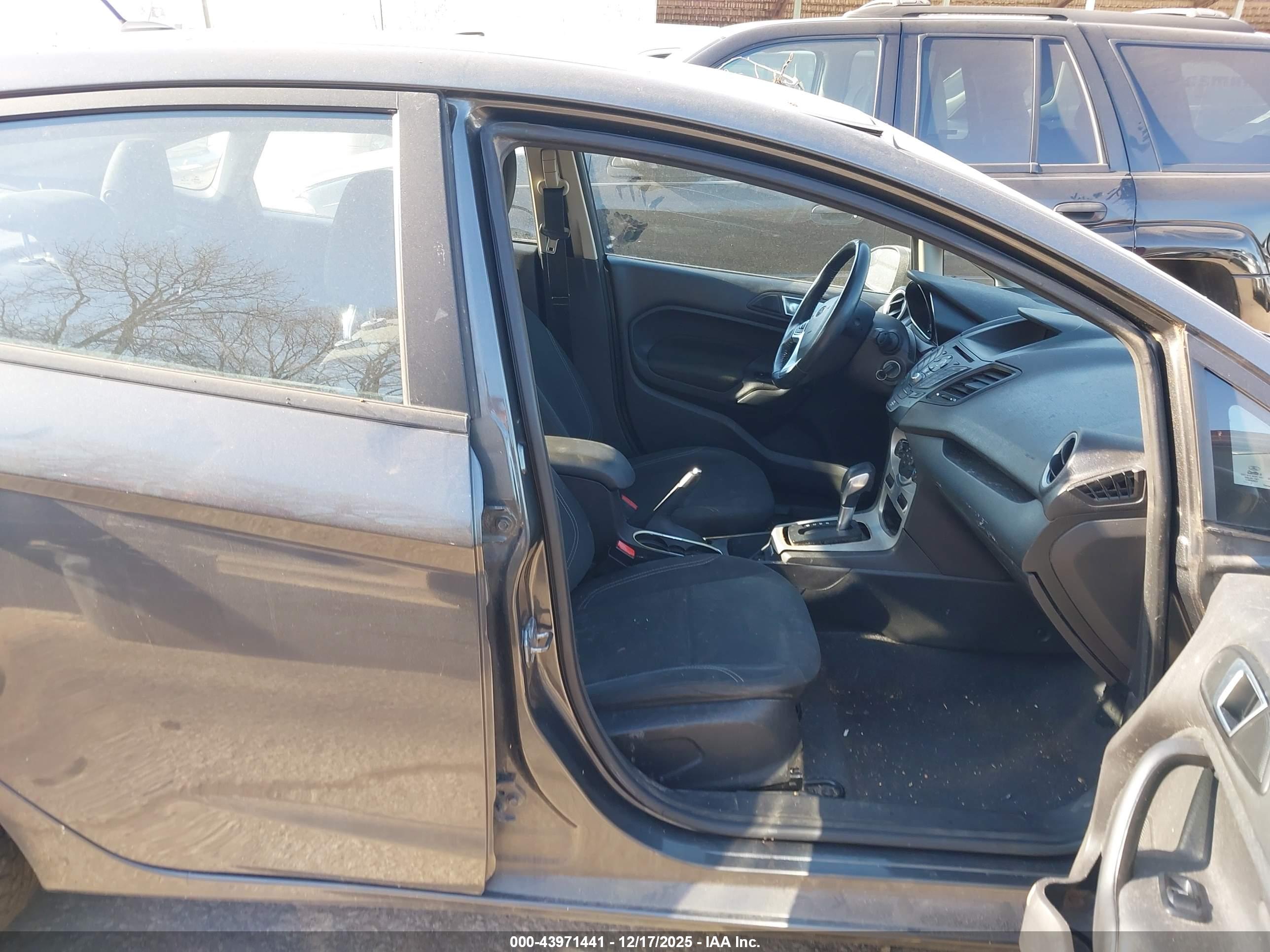 FORD FIESTA image 5