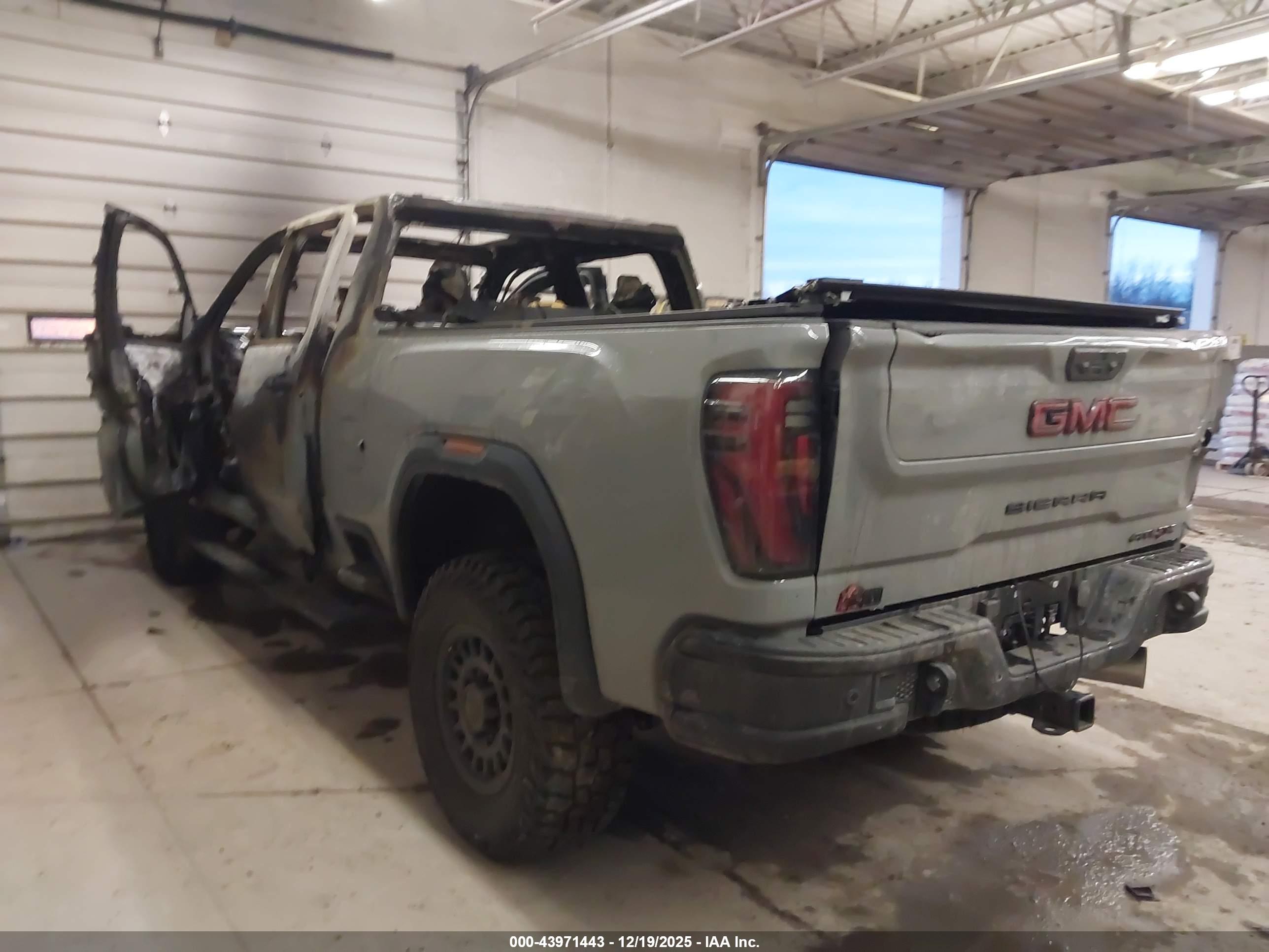 GMC SIERRA image 3