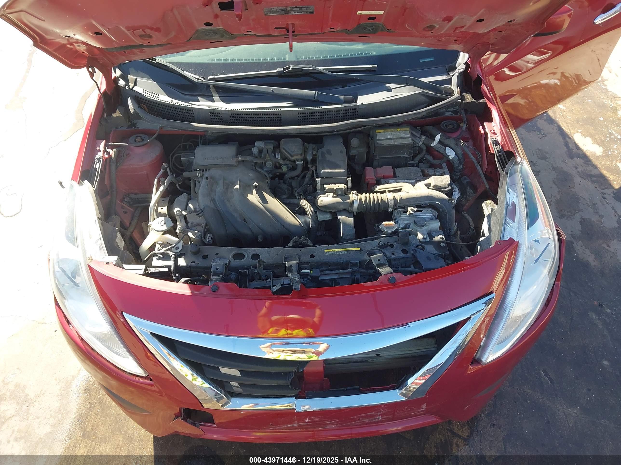 NISSAN VERSA image 10