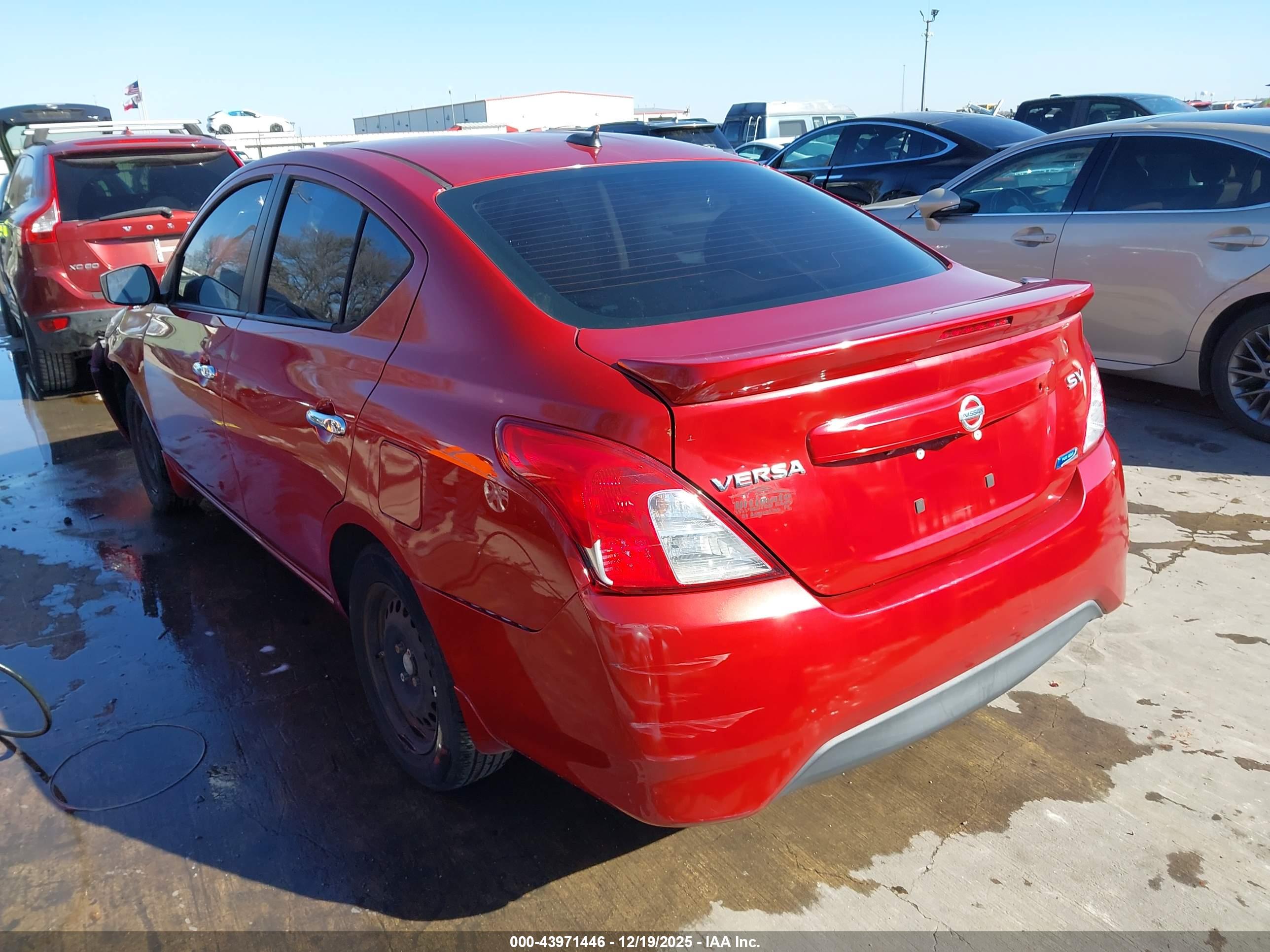 NISSAN VERSA image 3