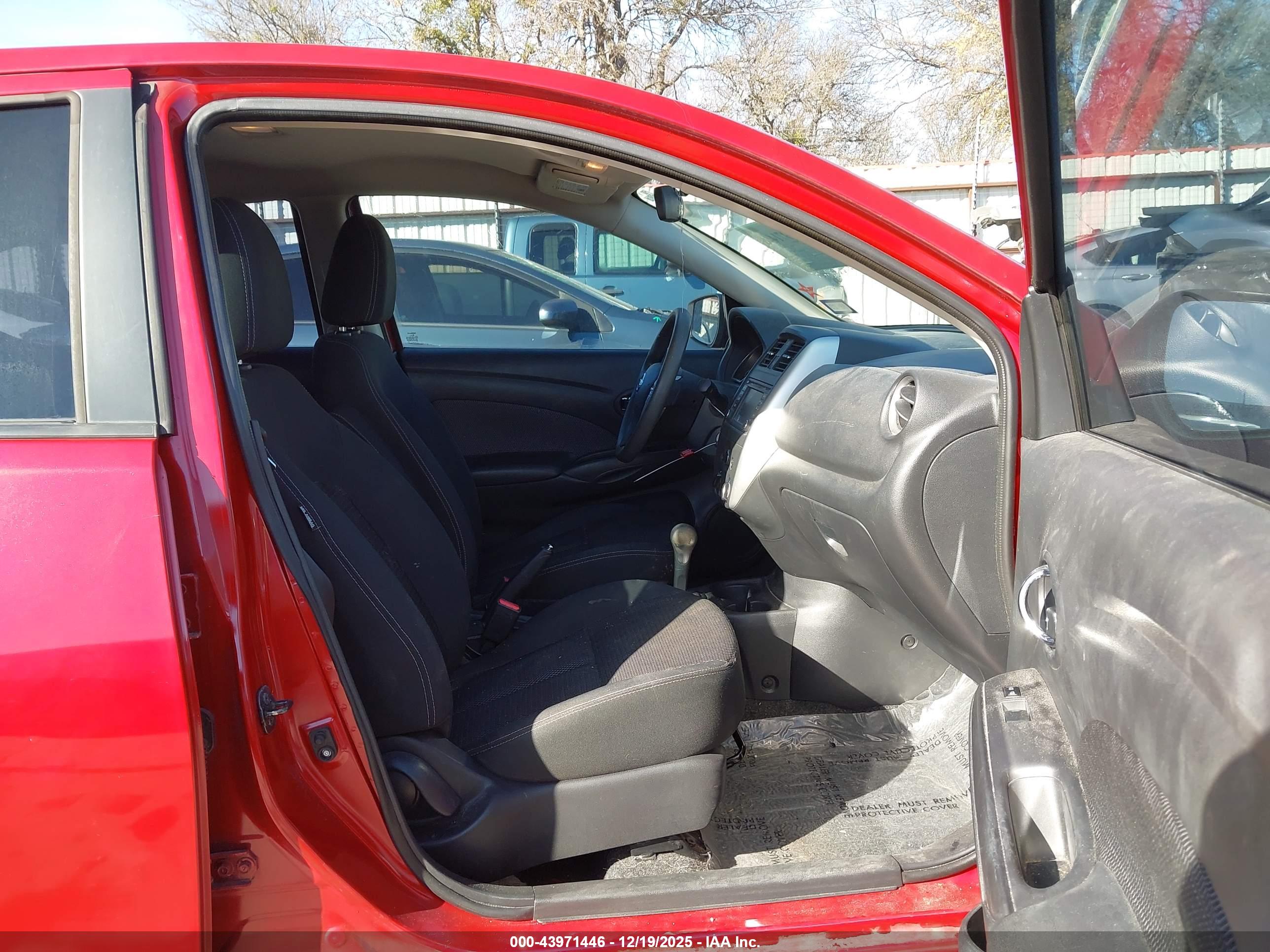 NISSAN VERSA image 5