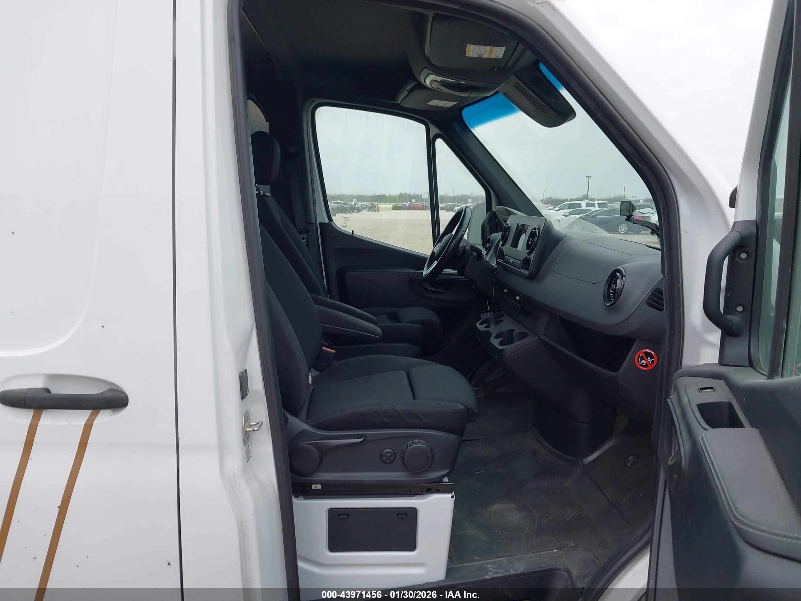 MERCEDES-BENZ SPRINTER image 5