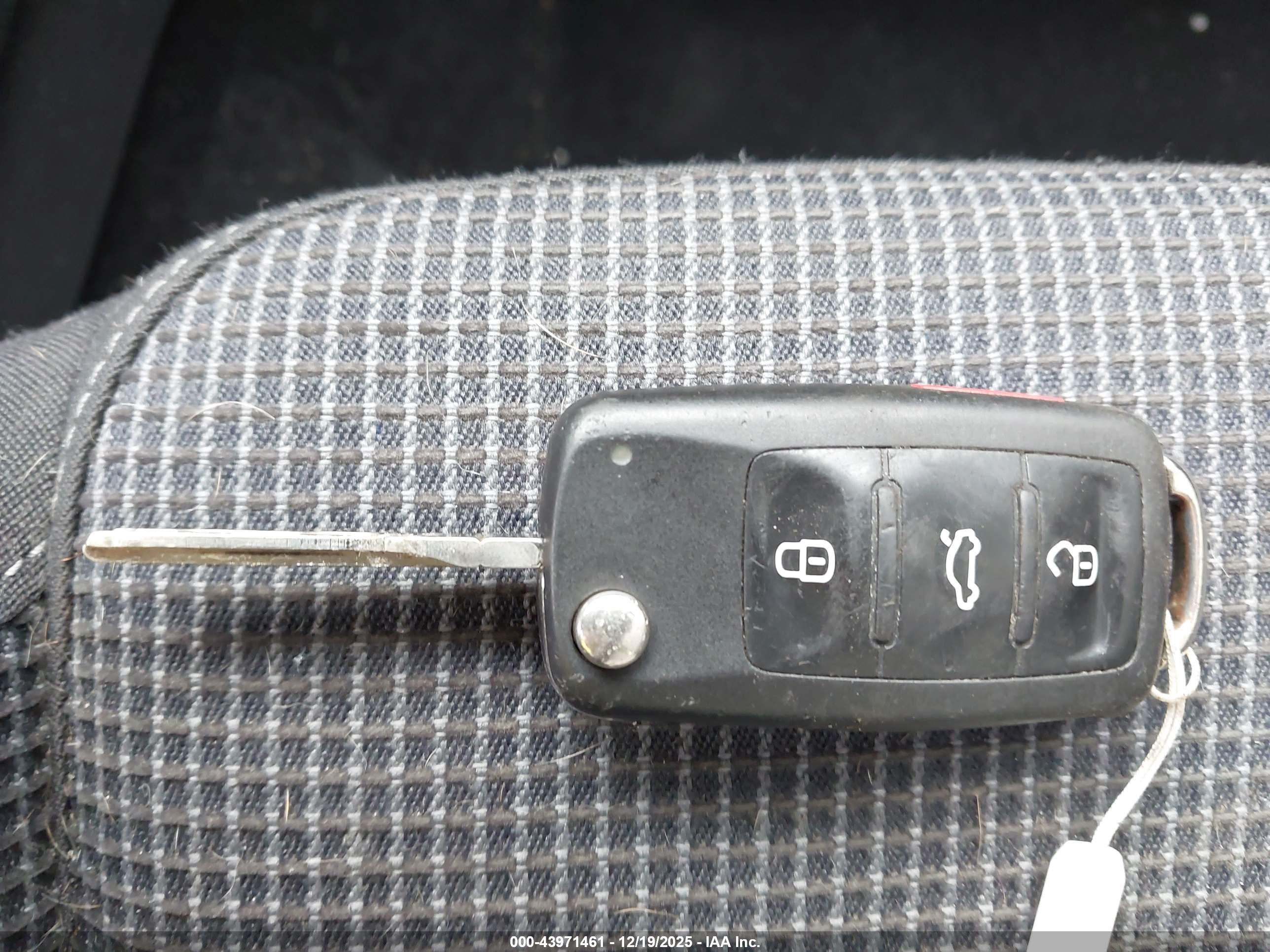 VOLKSWAGEN GOLF image 11