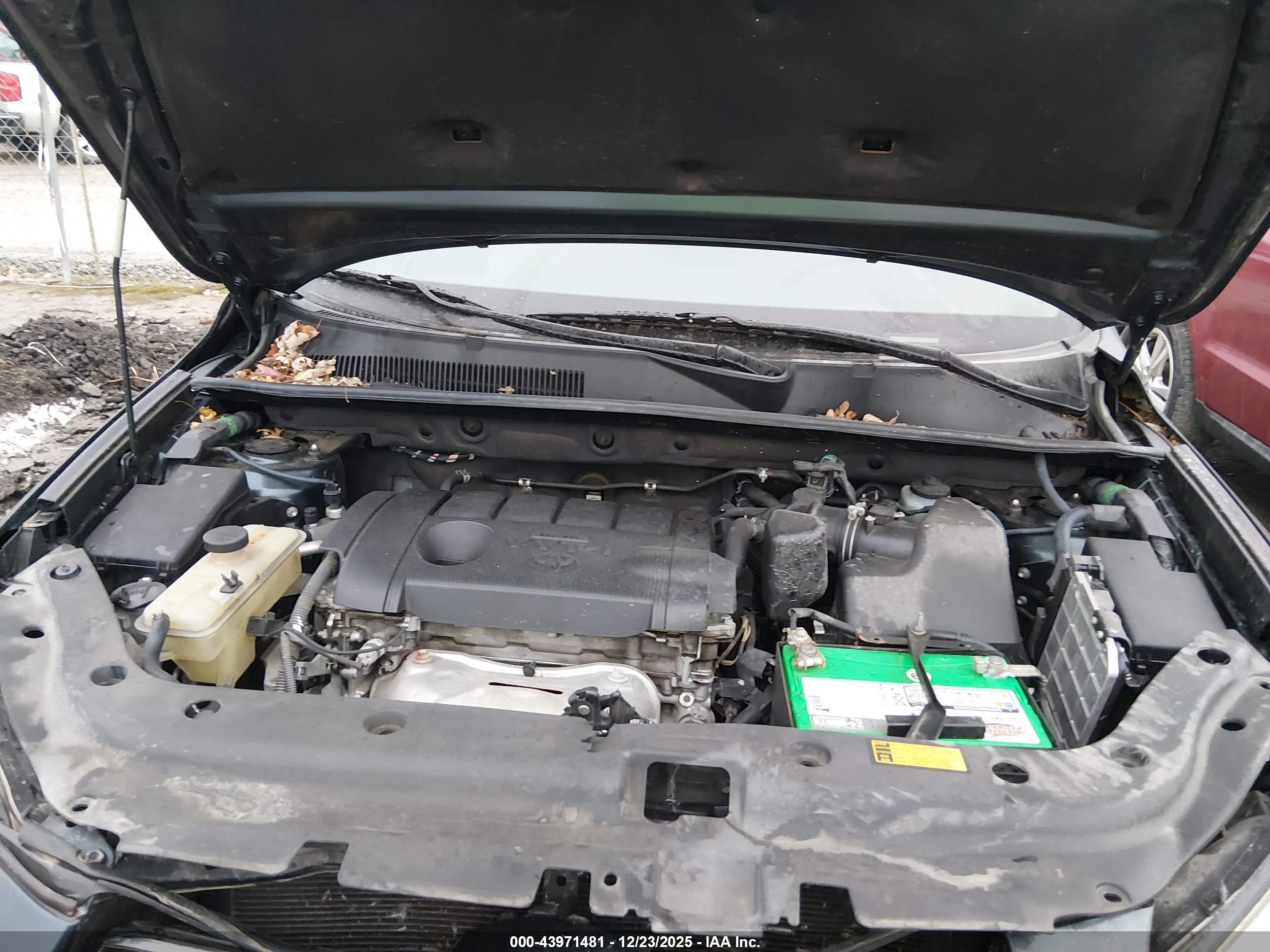 TOYOTA RAV4 image 10