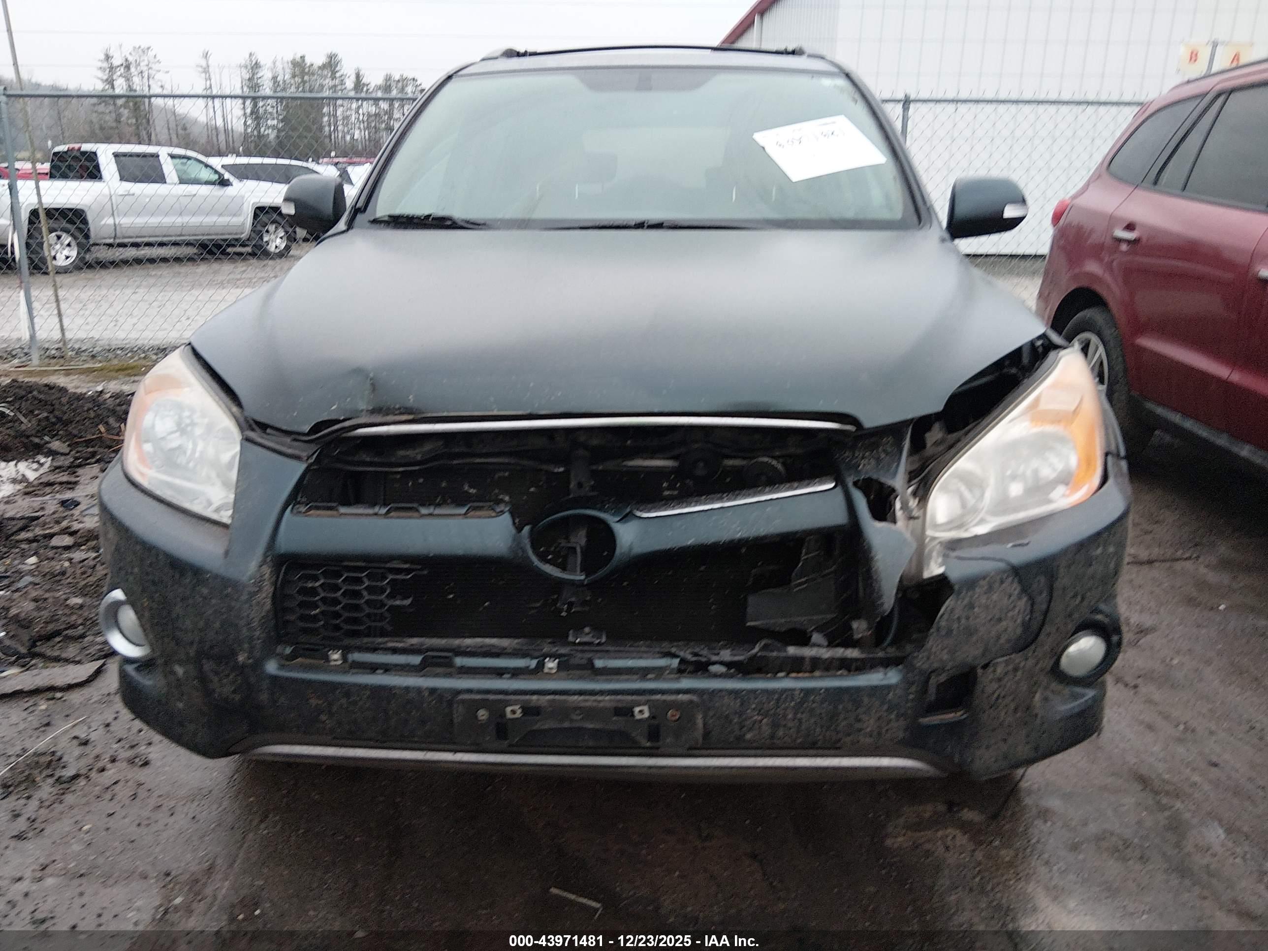 TOYOTA RAV4 image 6