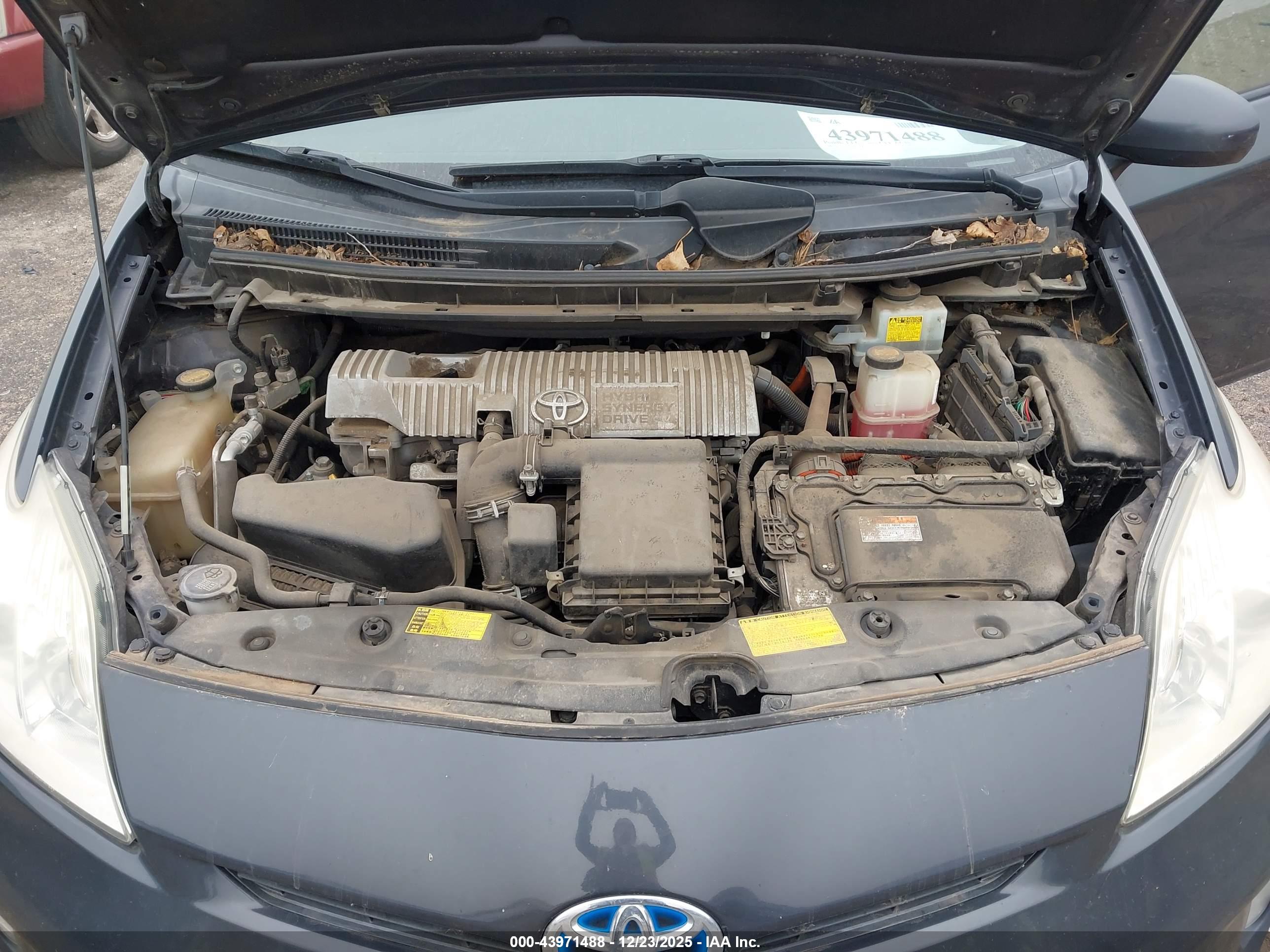 TOYOTA PRIUS image 10