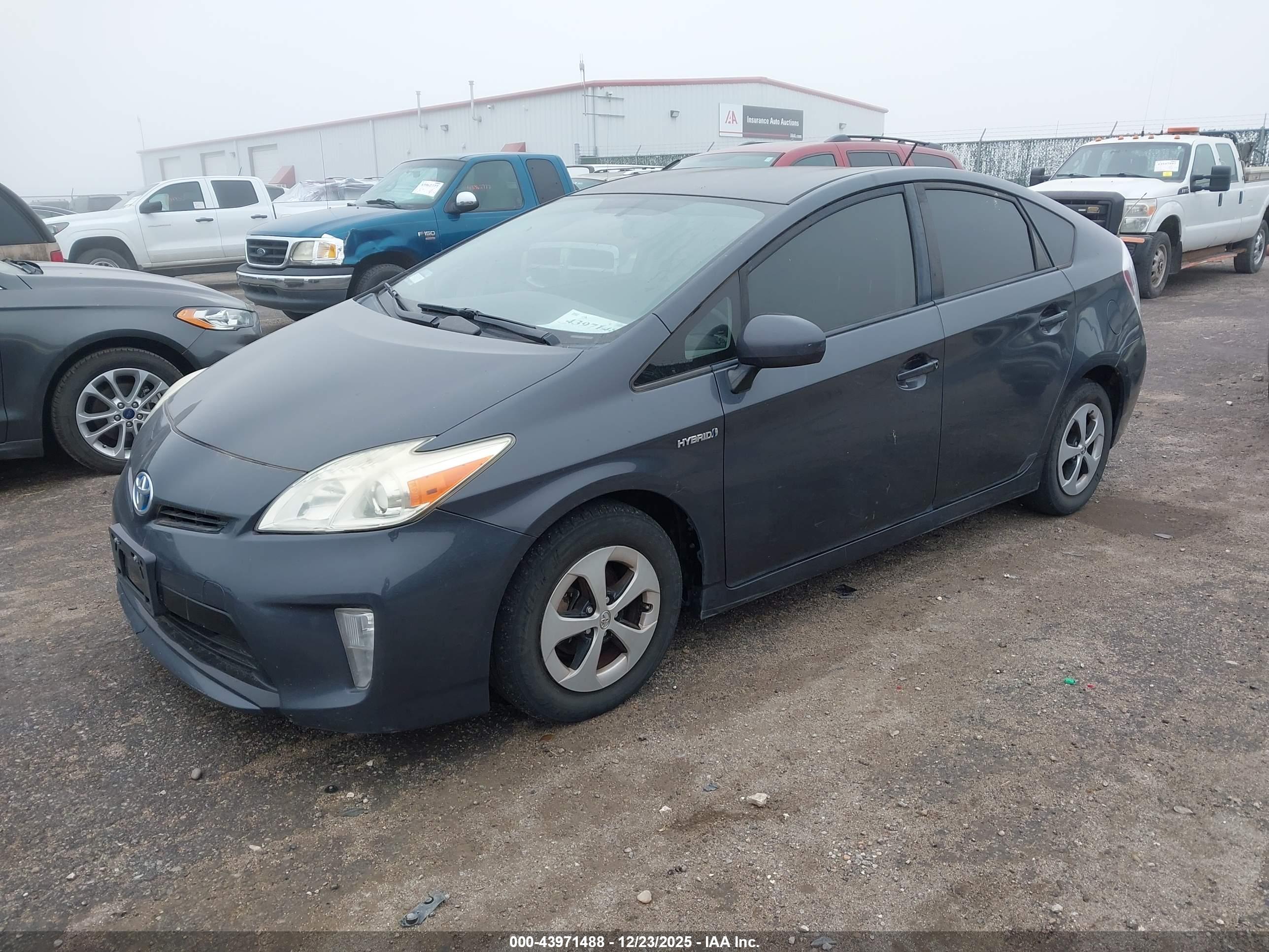 TOYOTA PRIUS image 2