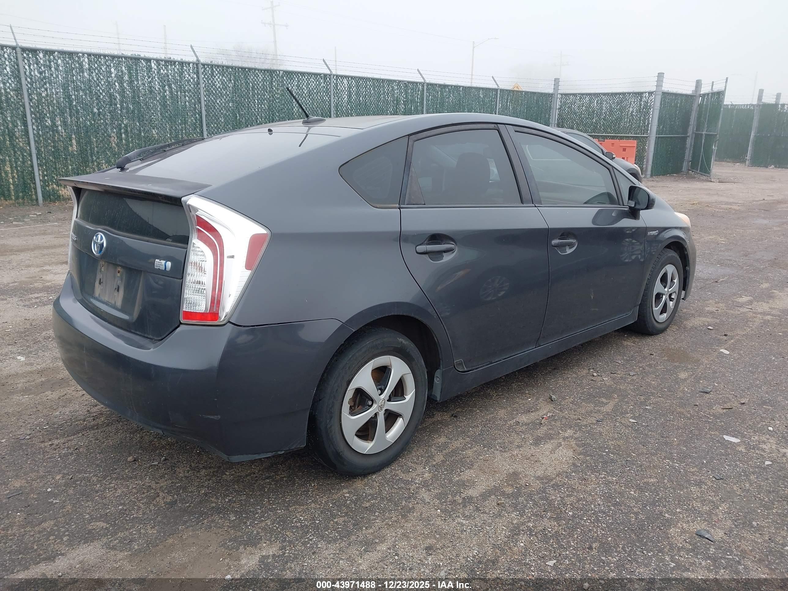 TOYOTA PRIUS image 4