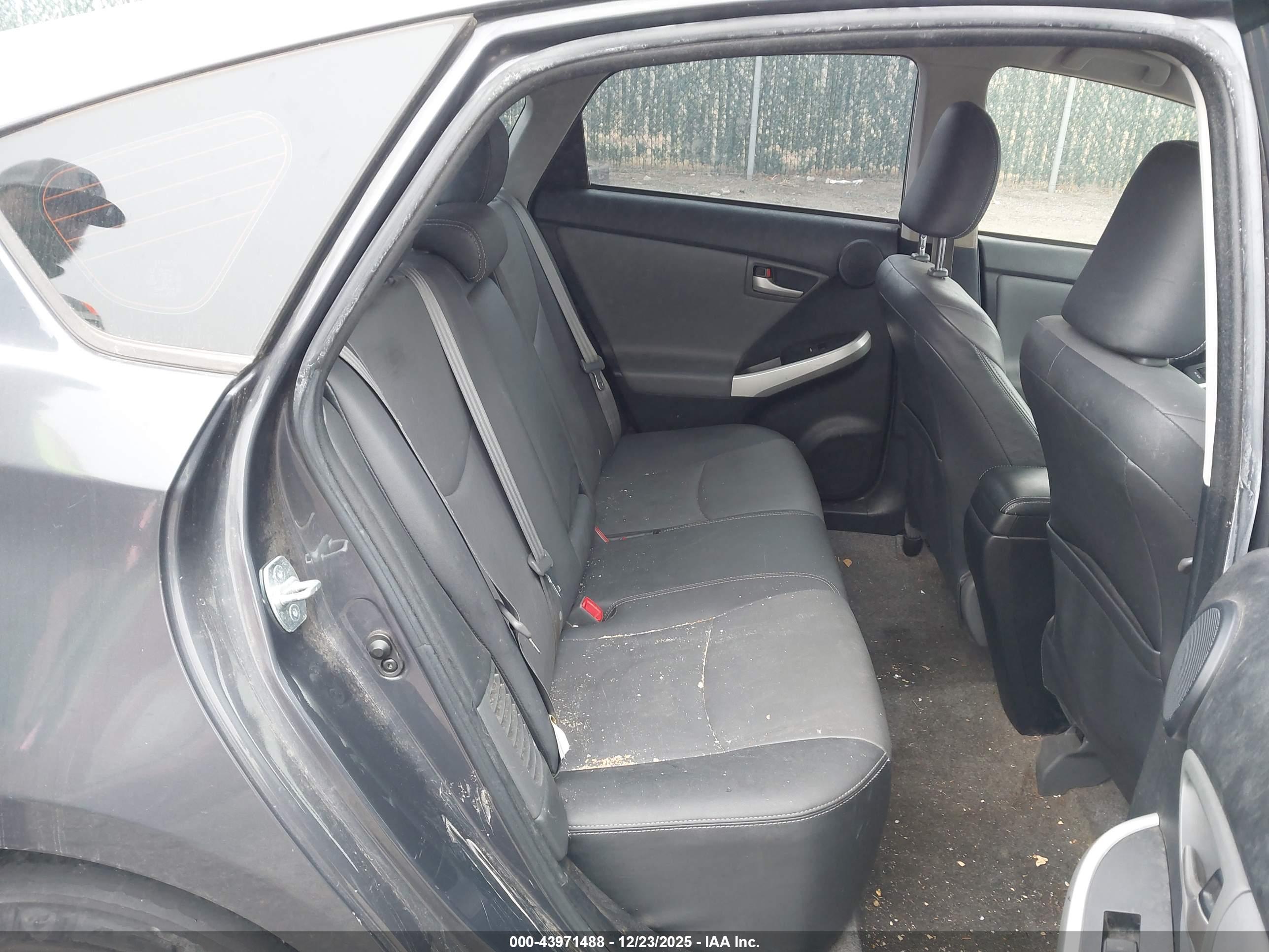 TOYOTA PRIUS image 8