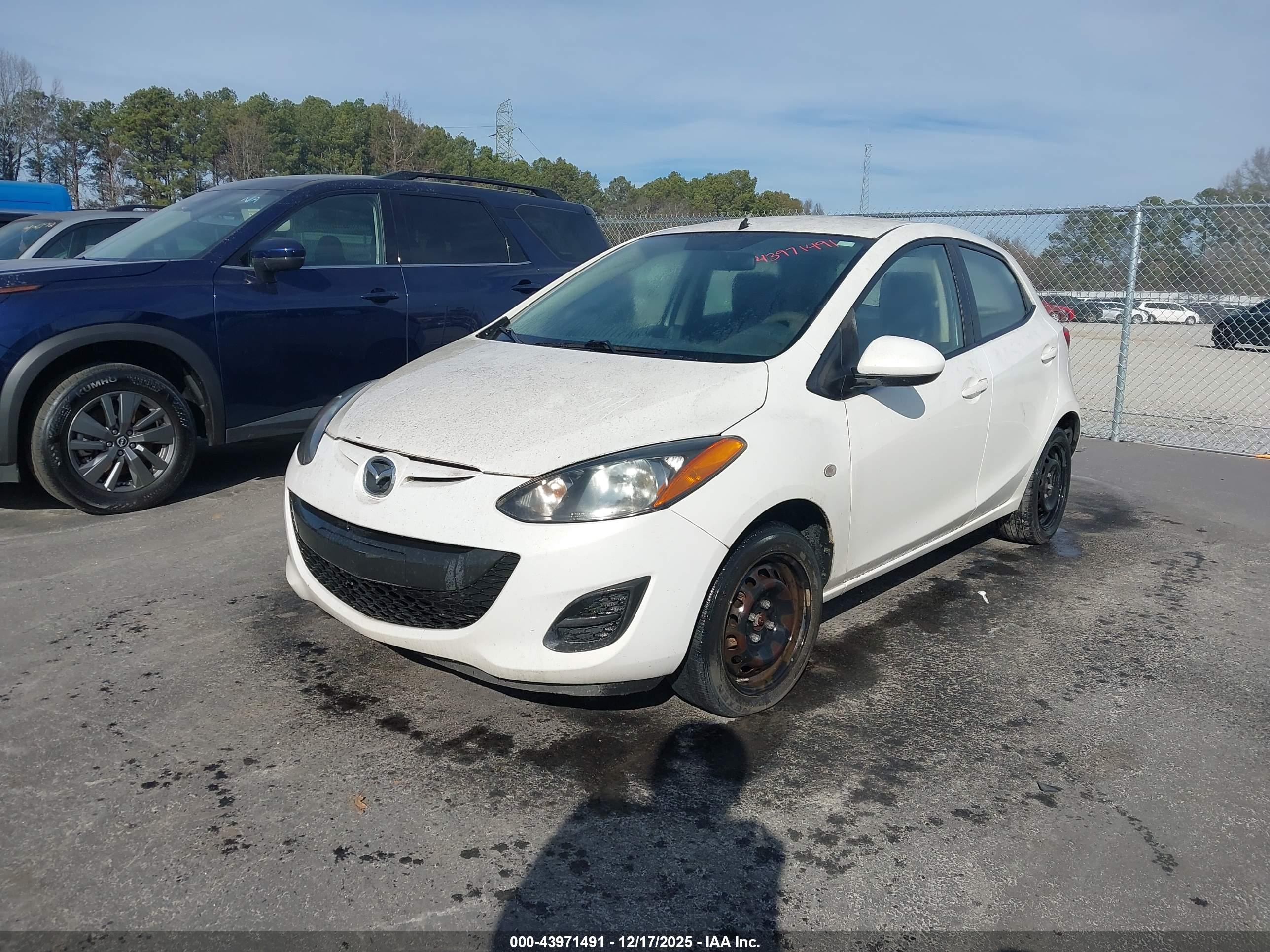 MAZDA MAZDA2 image 2