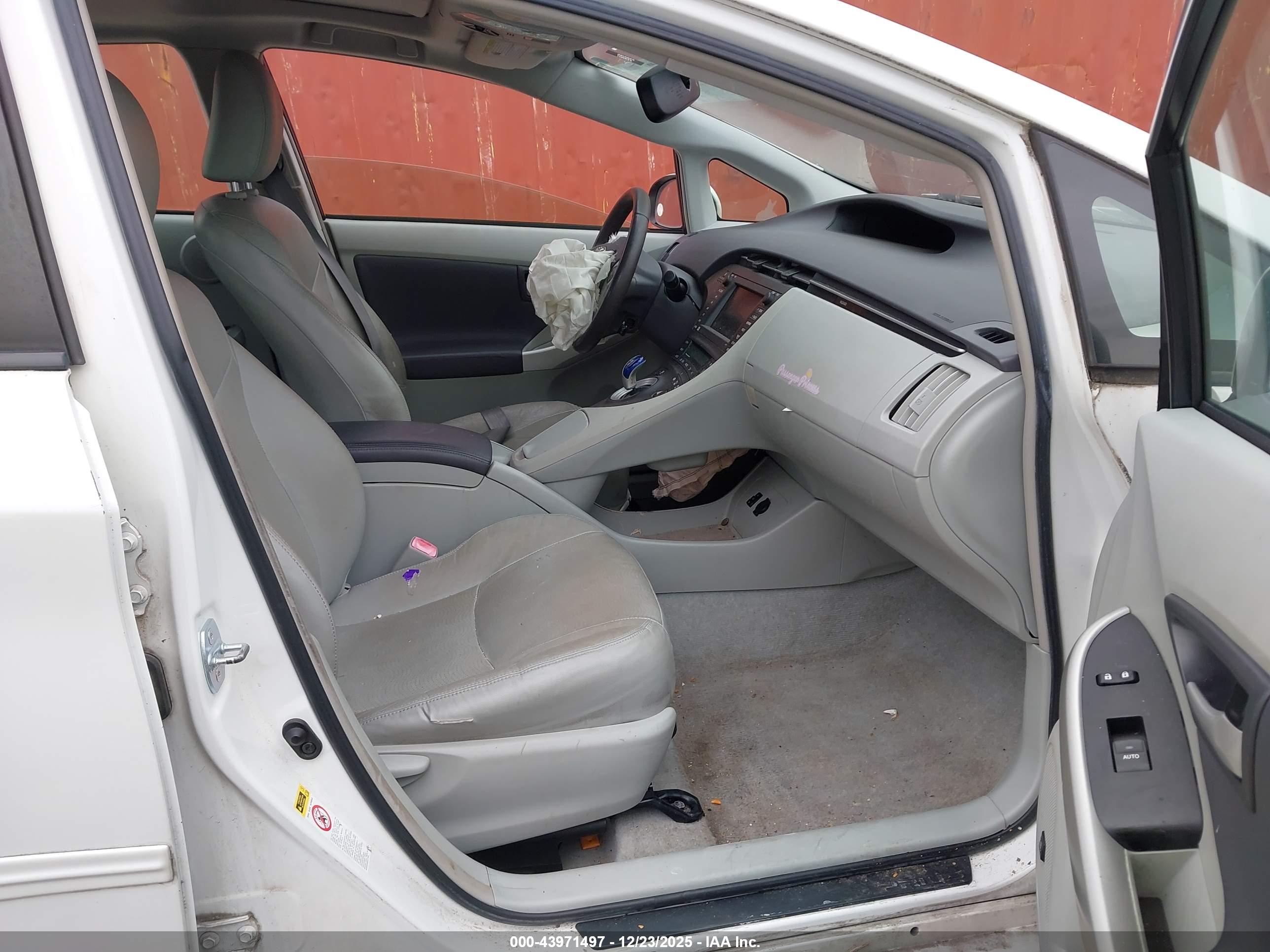 TOYOTA PRIUS image 5