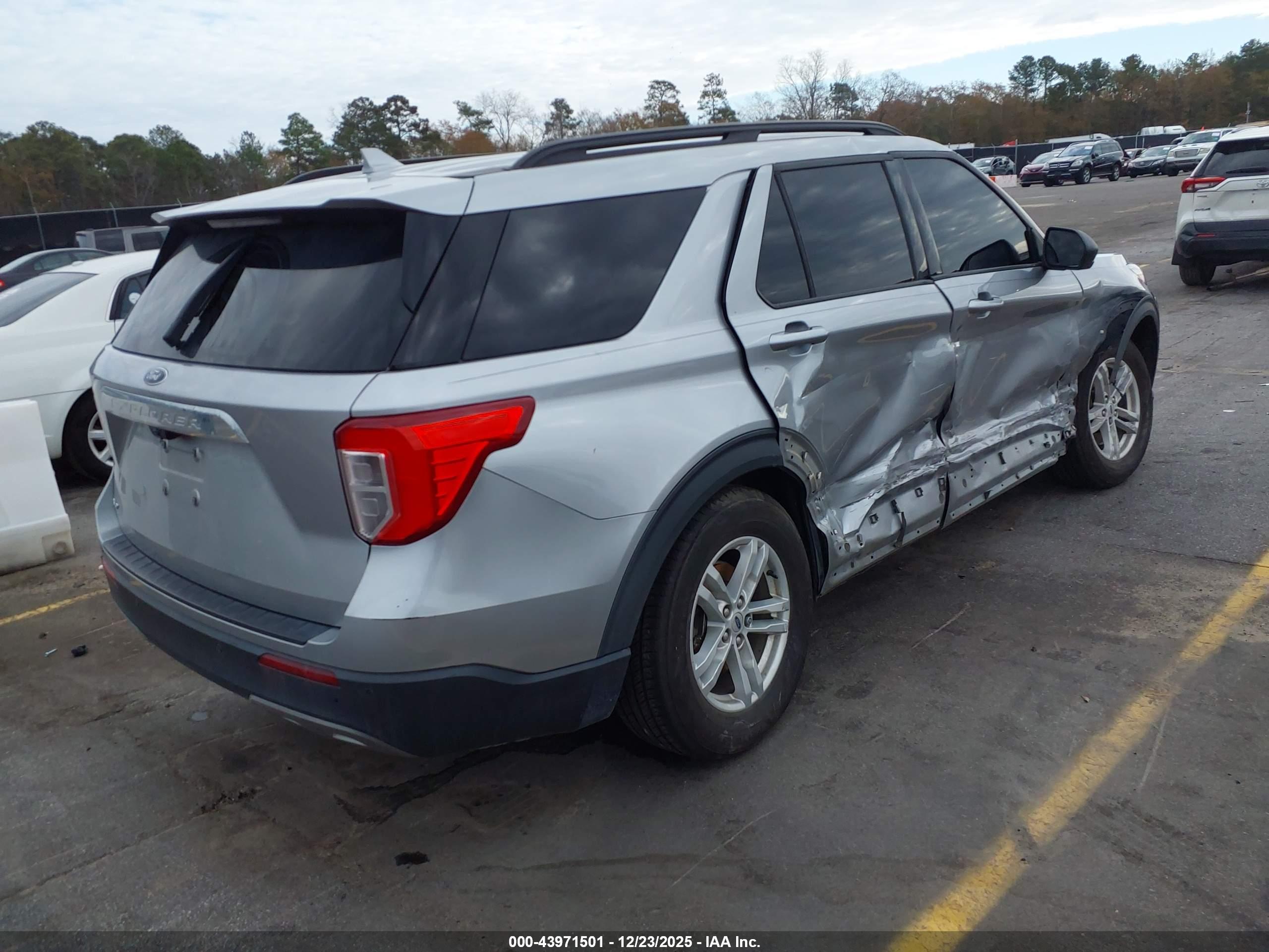 FORD EXPLORER image 4