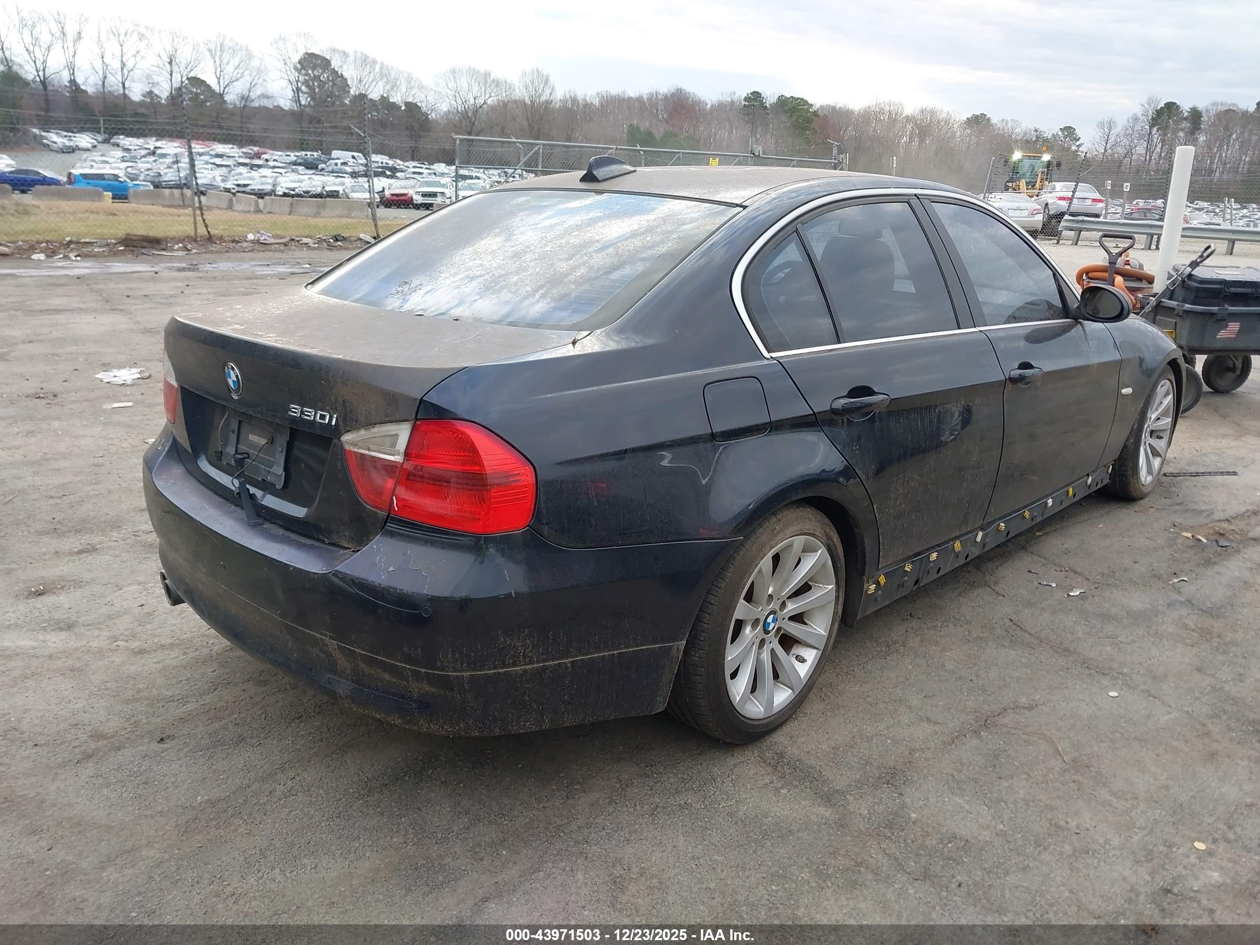 BMW 330I image 4