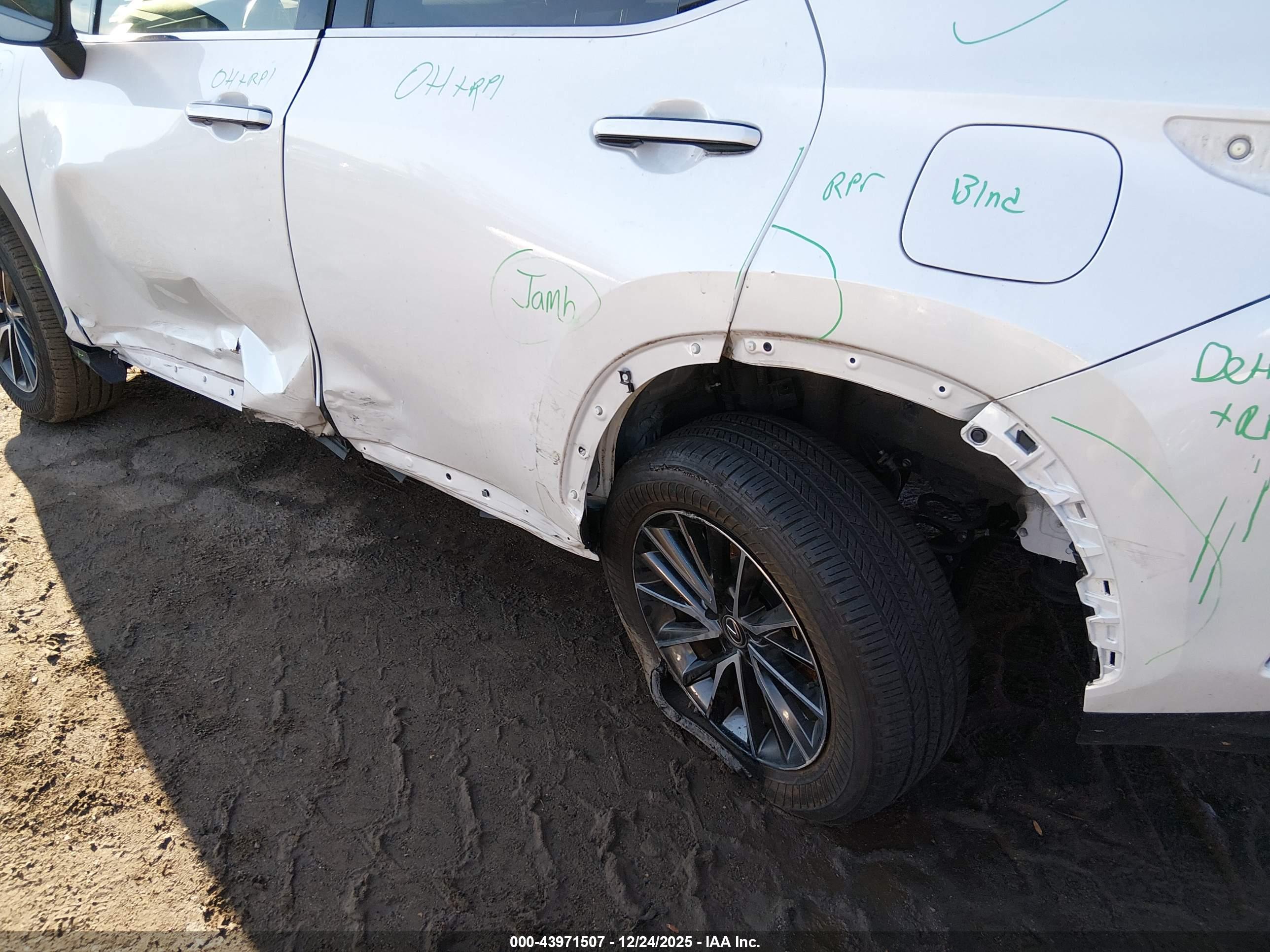 LEXUS NX image 6