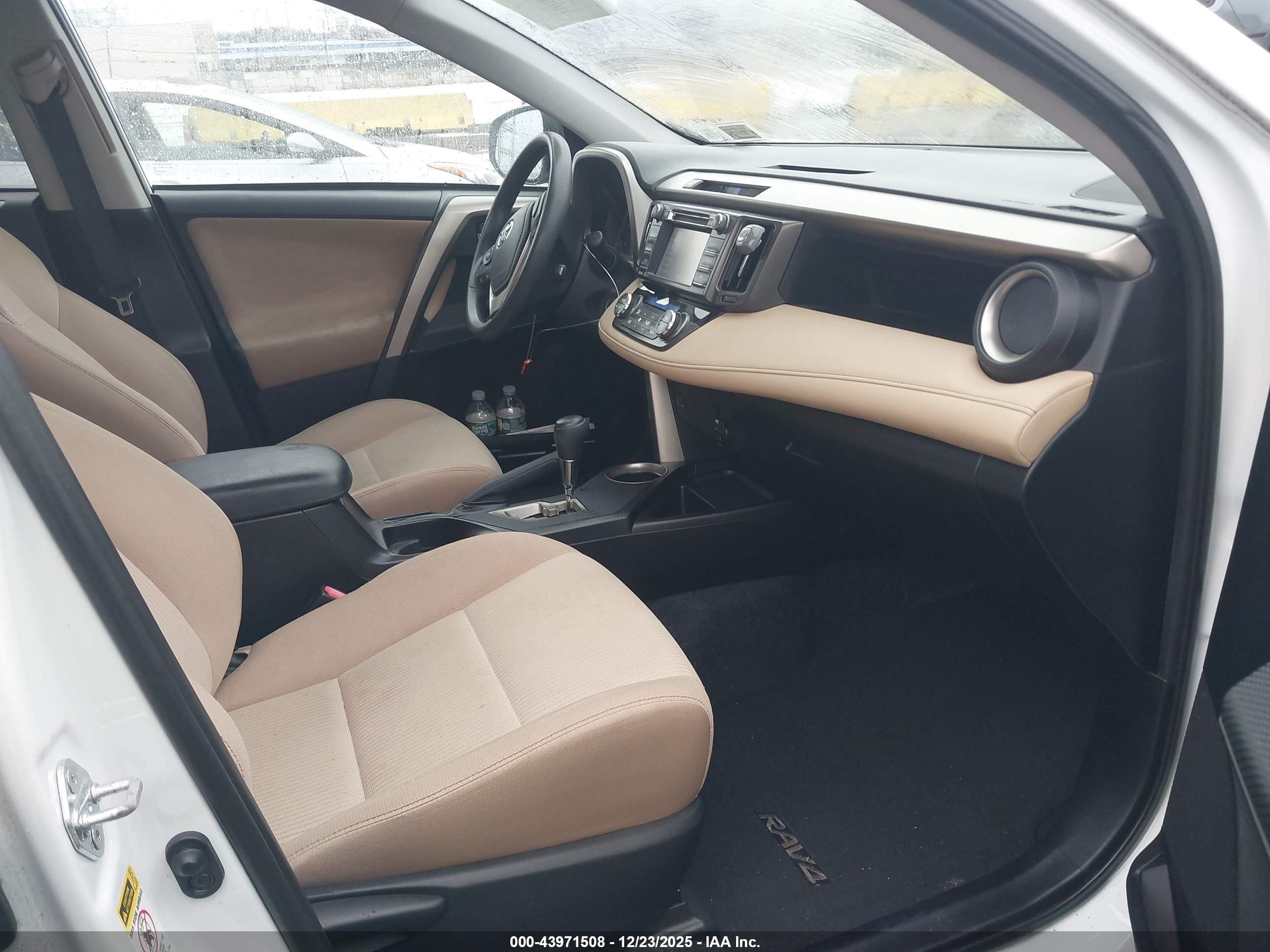 TOYOTA RAV4 image 5