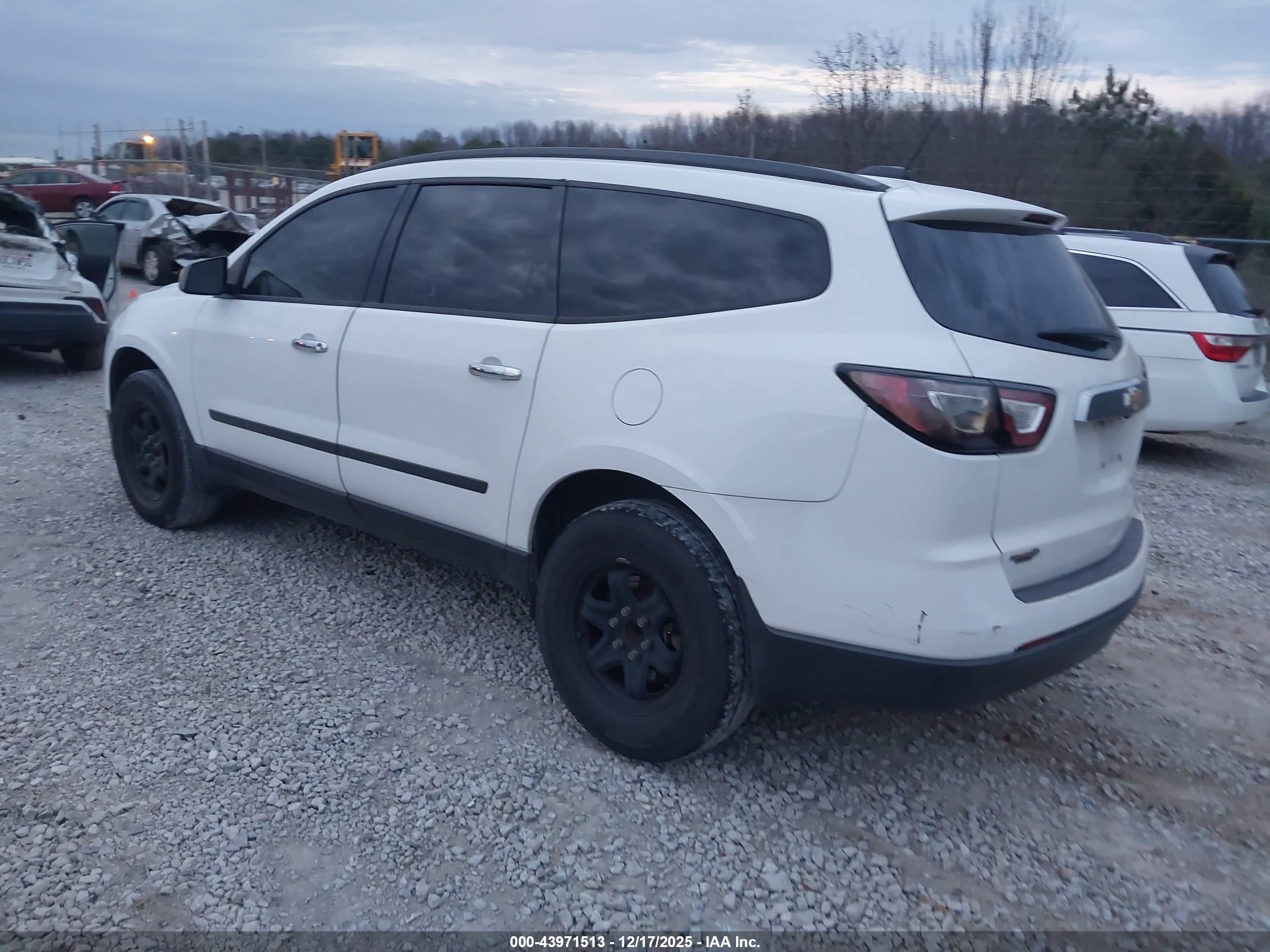 CHEVROLET TRAVERSE image 3